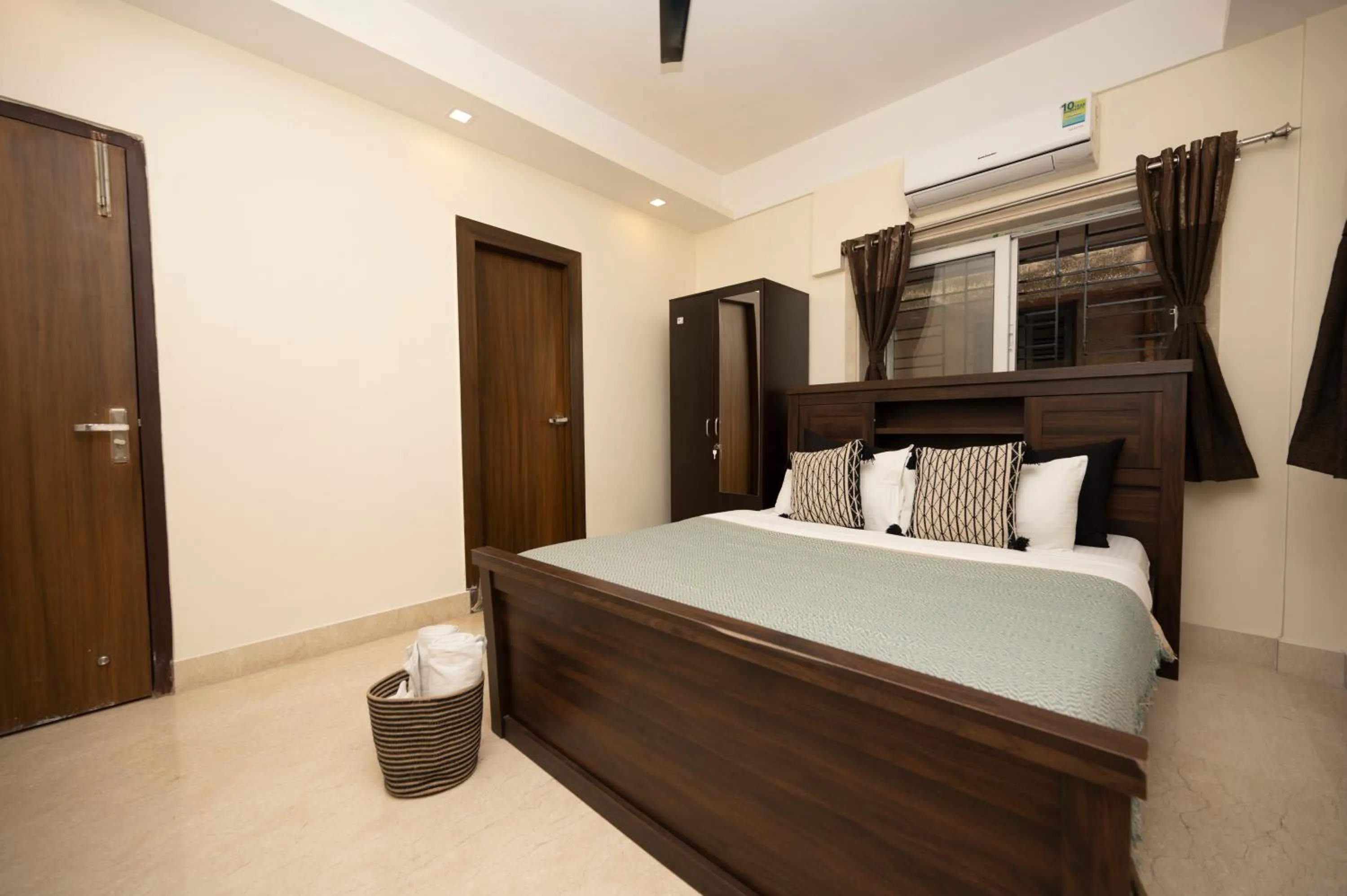 Bed in Lakeside Suites