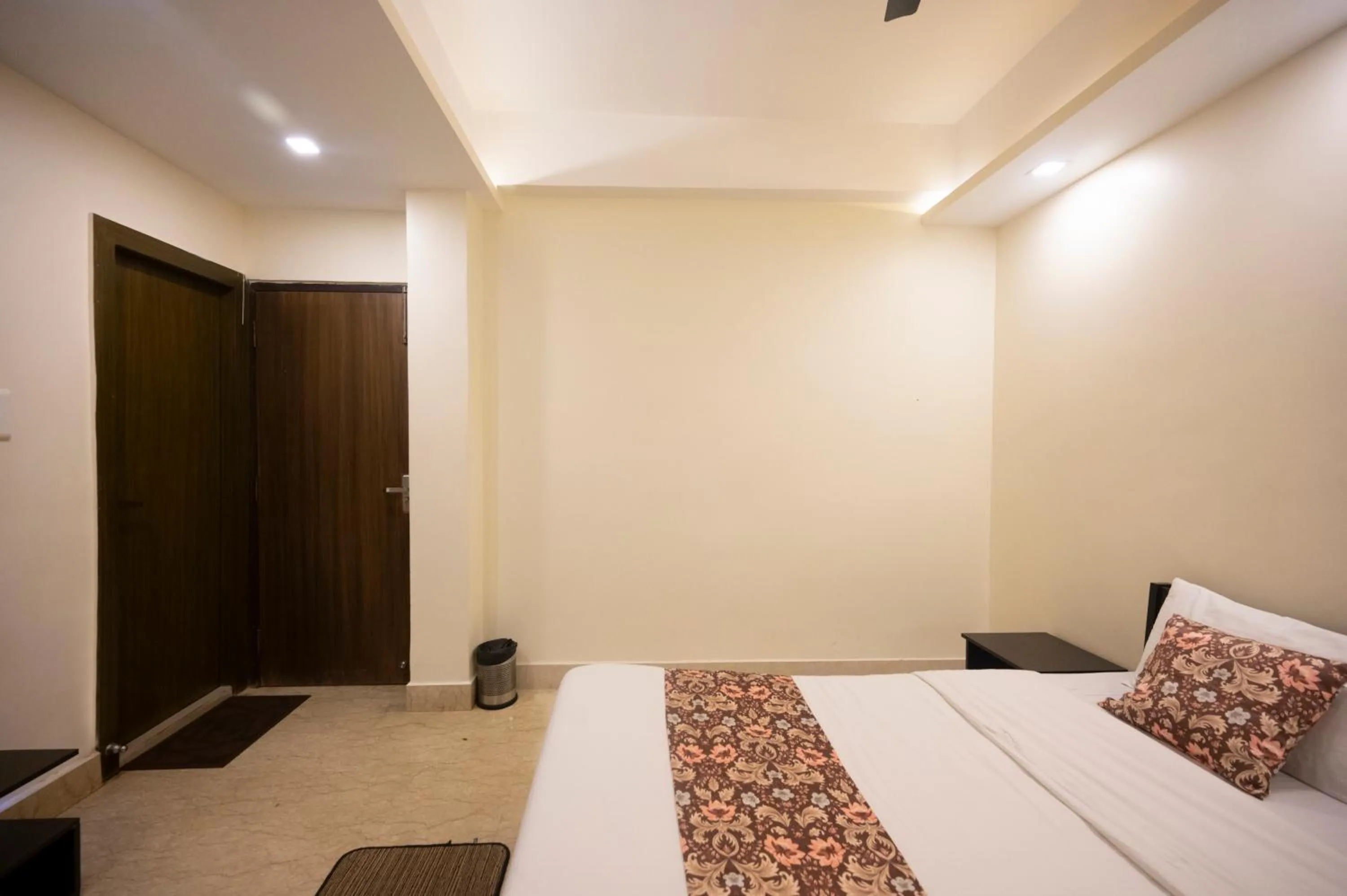 Bed in Lakeside Suites