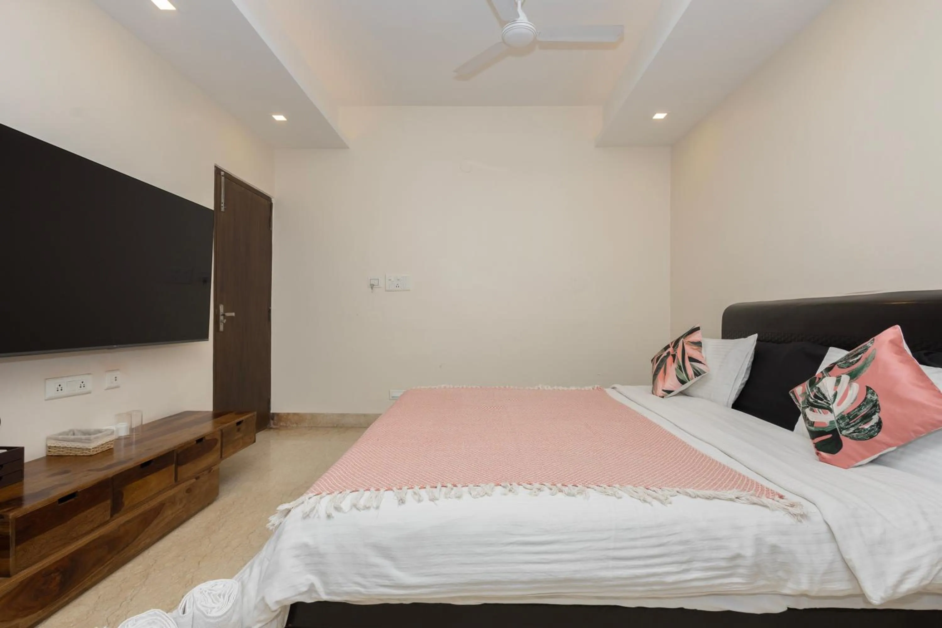 Bed in Lakeside Suites