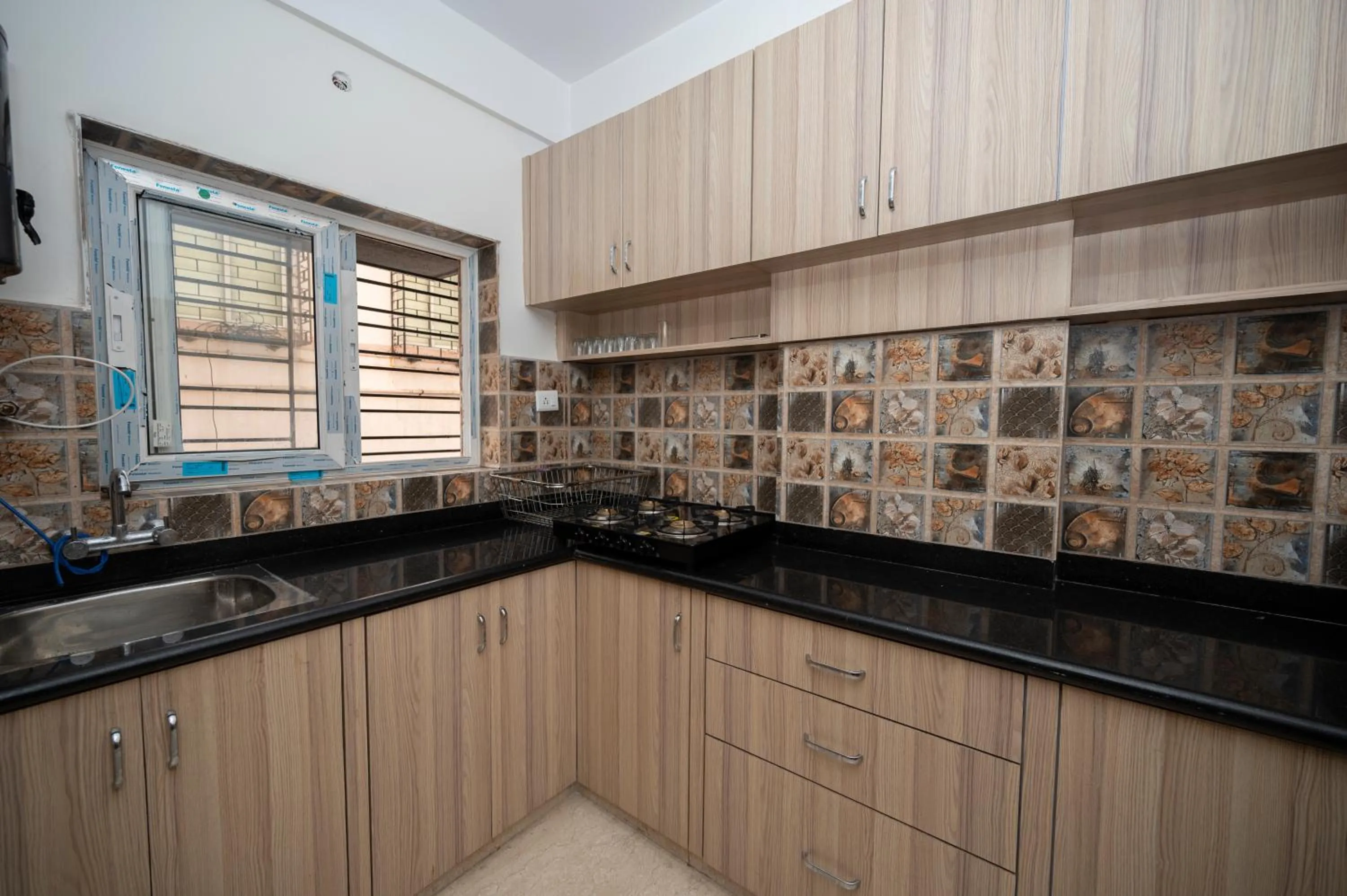 Kitchen or kitchenette in Lakeside Suites