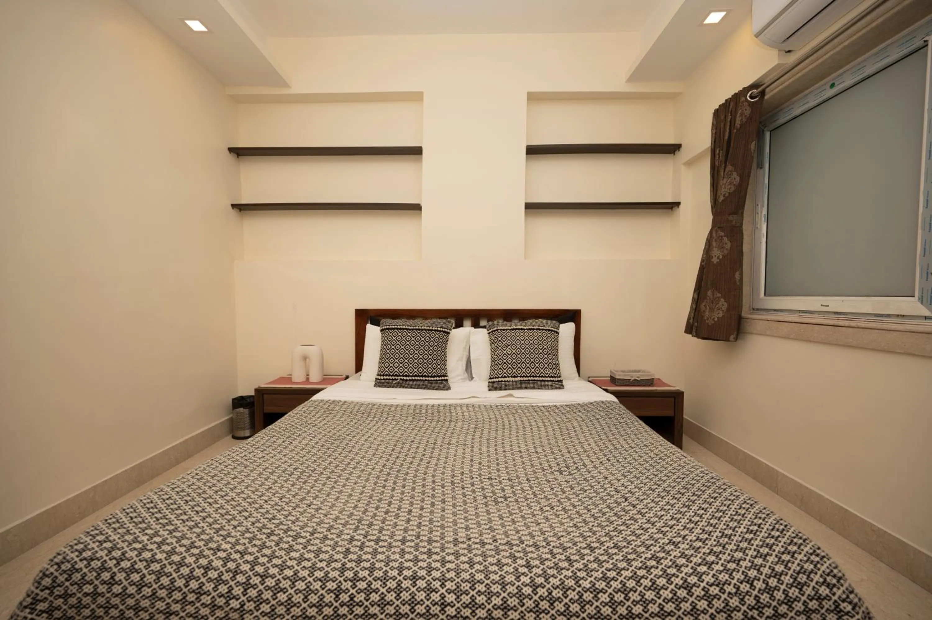 Bed in Lakeside Suites