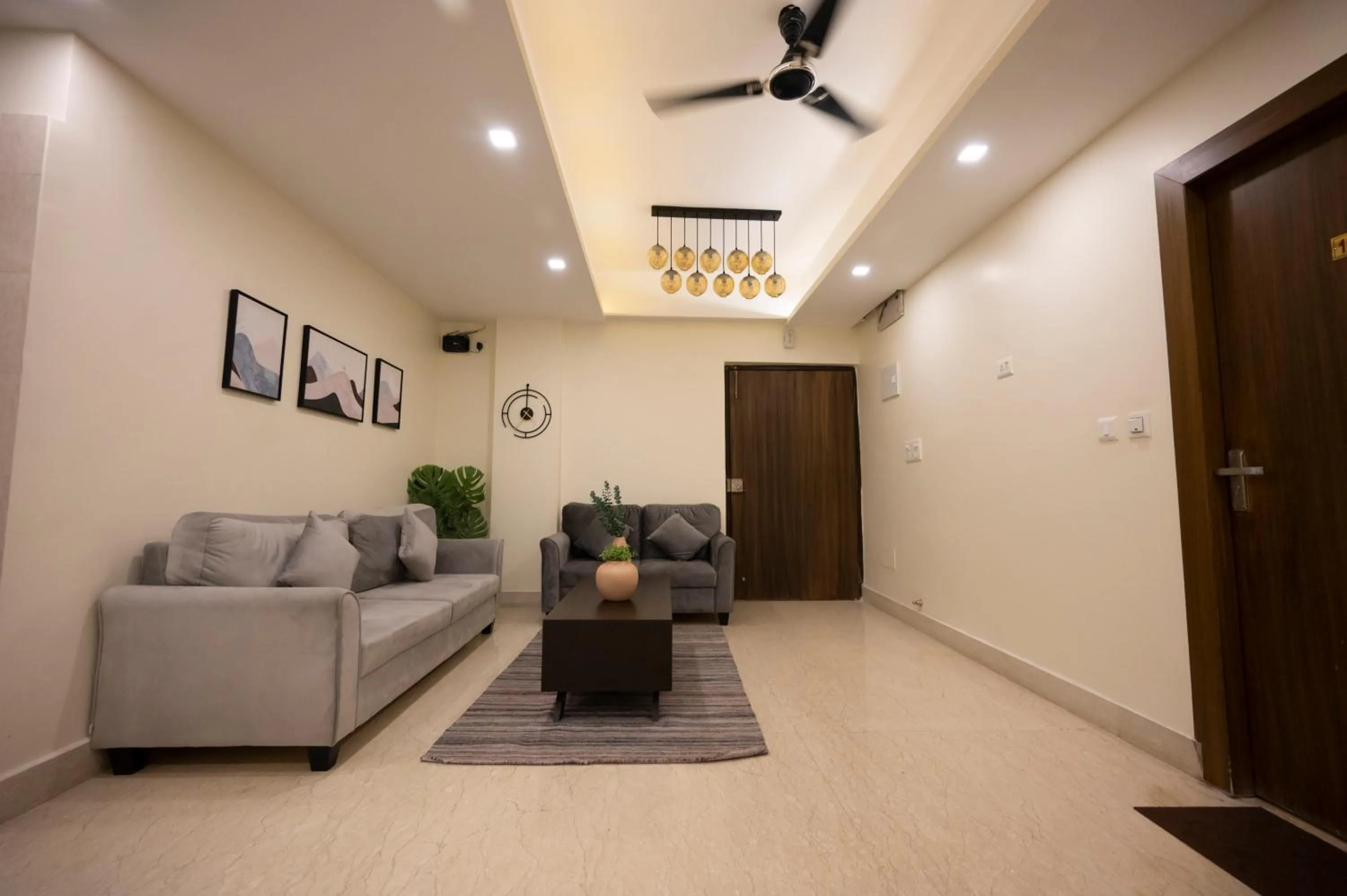 Living room in Lakeside Suites