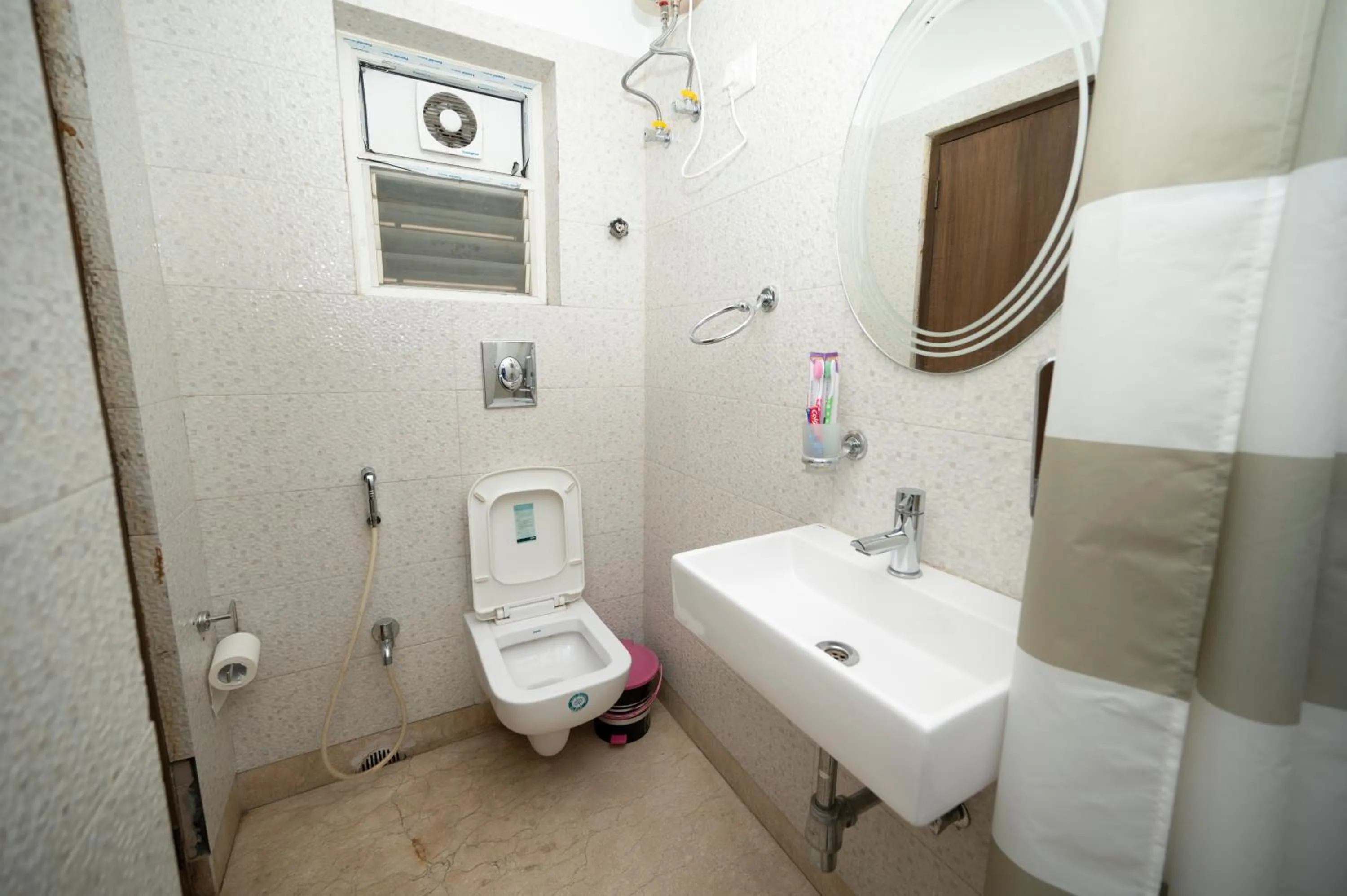 Shower in Lakeside Suites