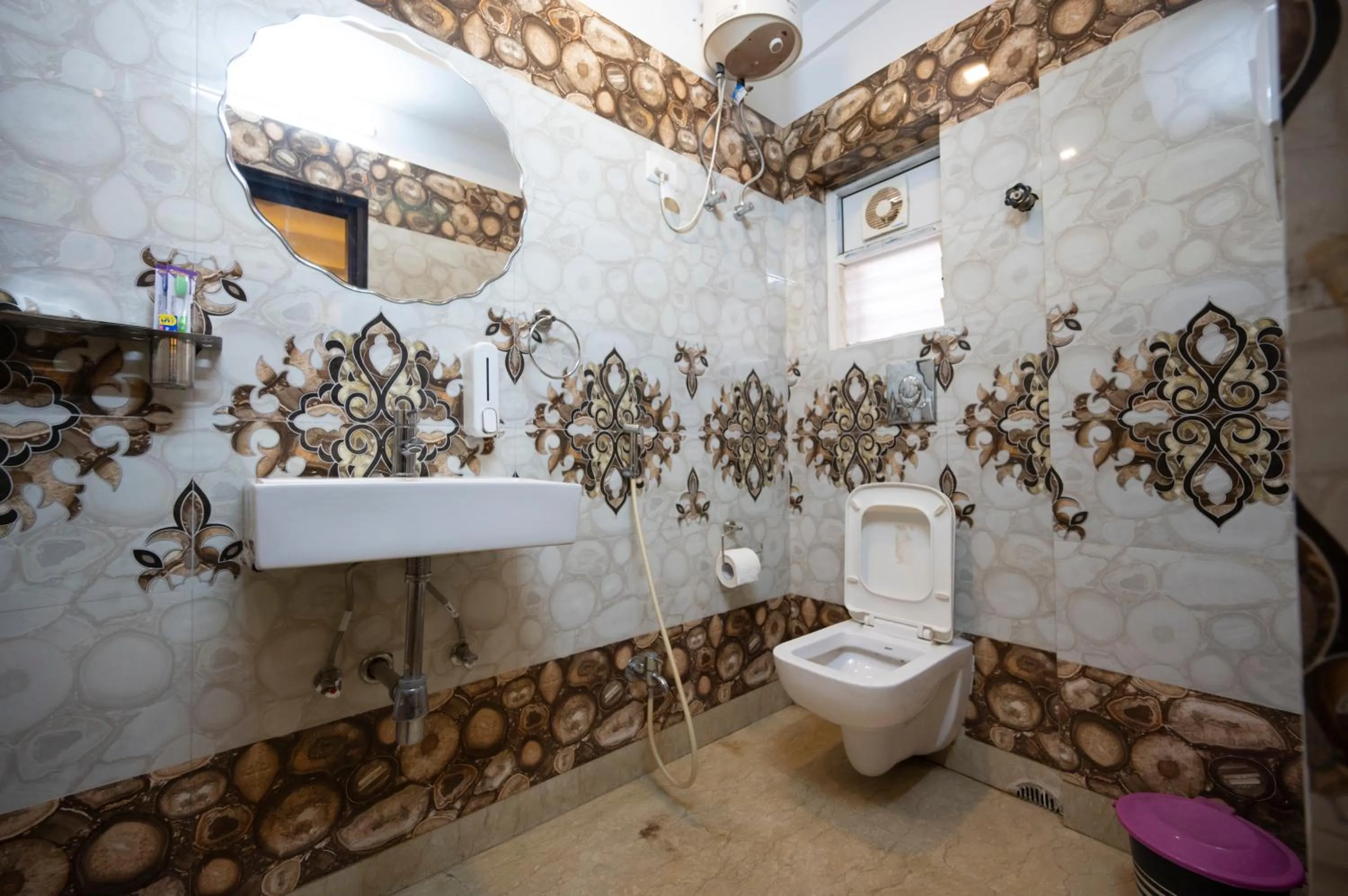 Shower in Lakeside Suites