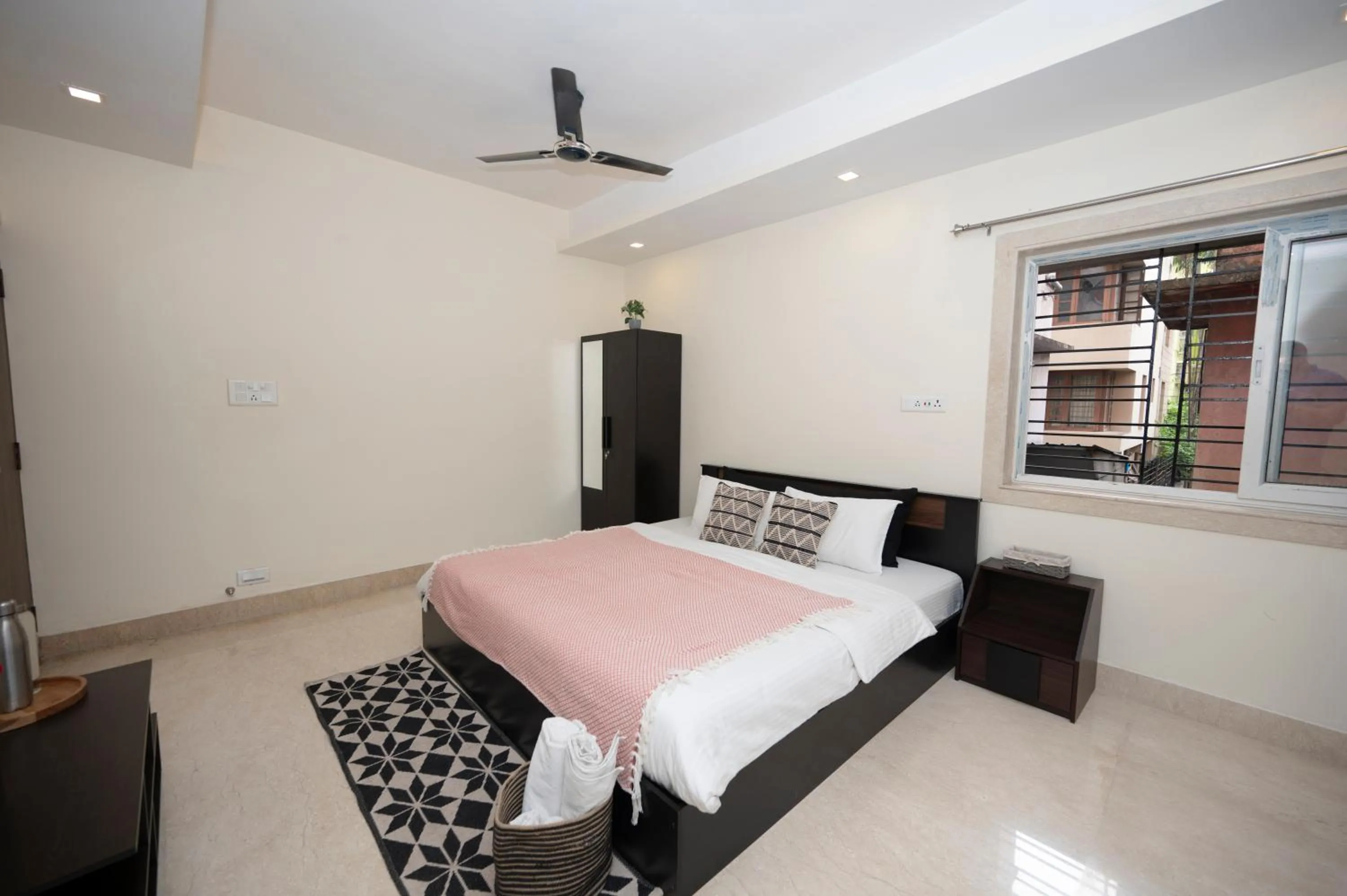 Bed in Lakeside Suites