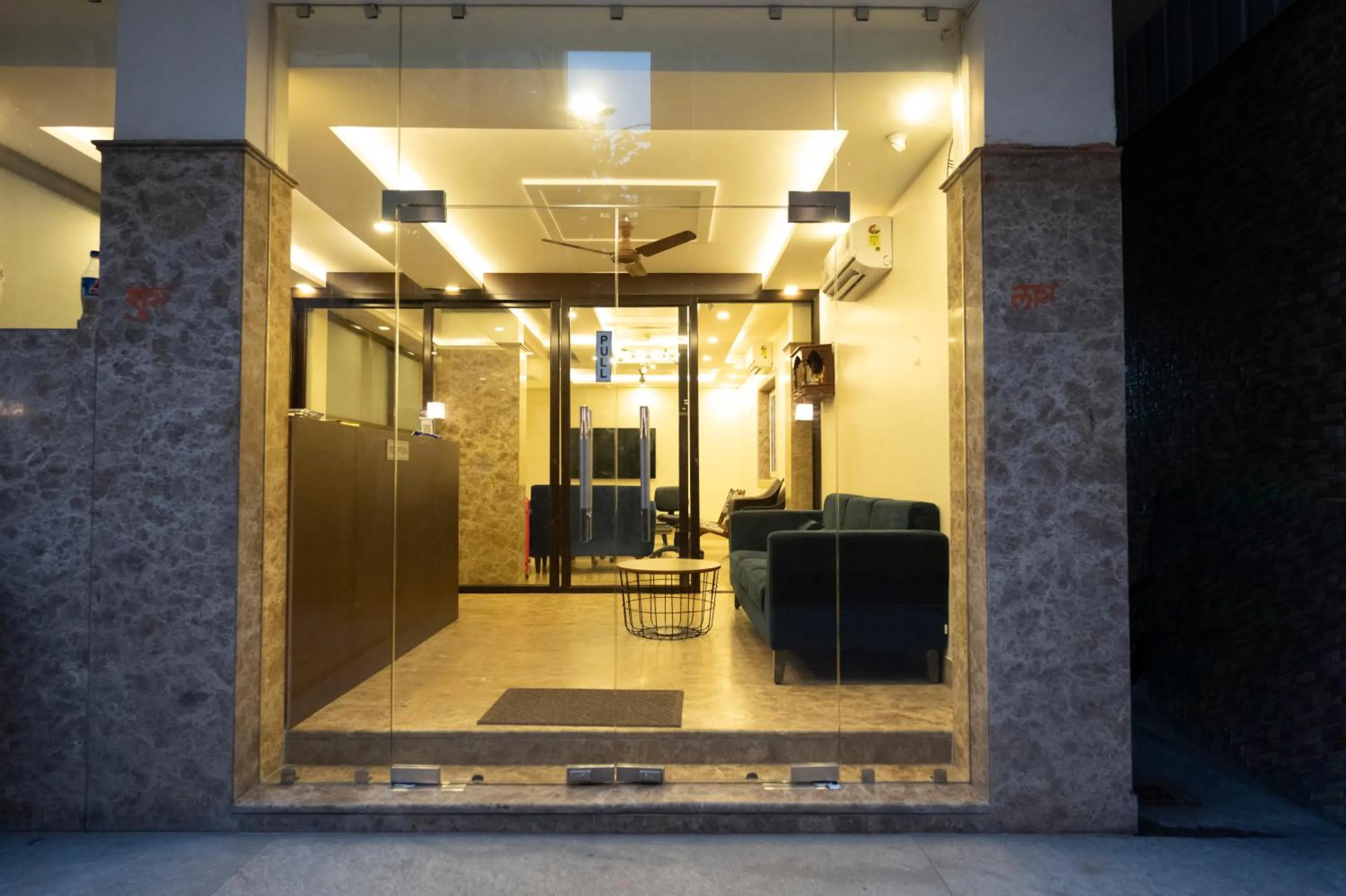 Communal lounge/ TV room in Lakeside Suites