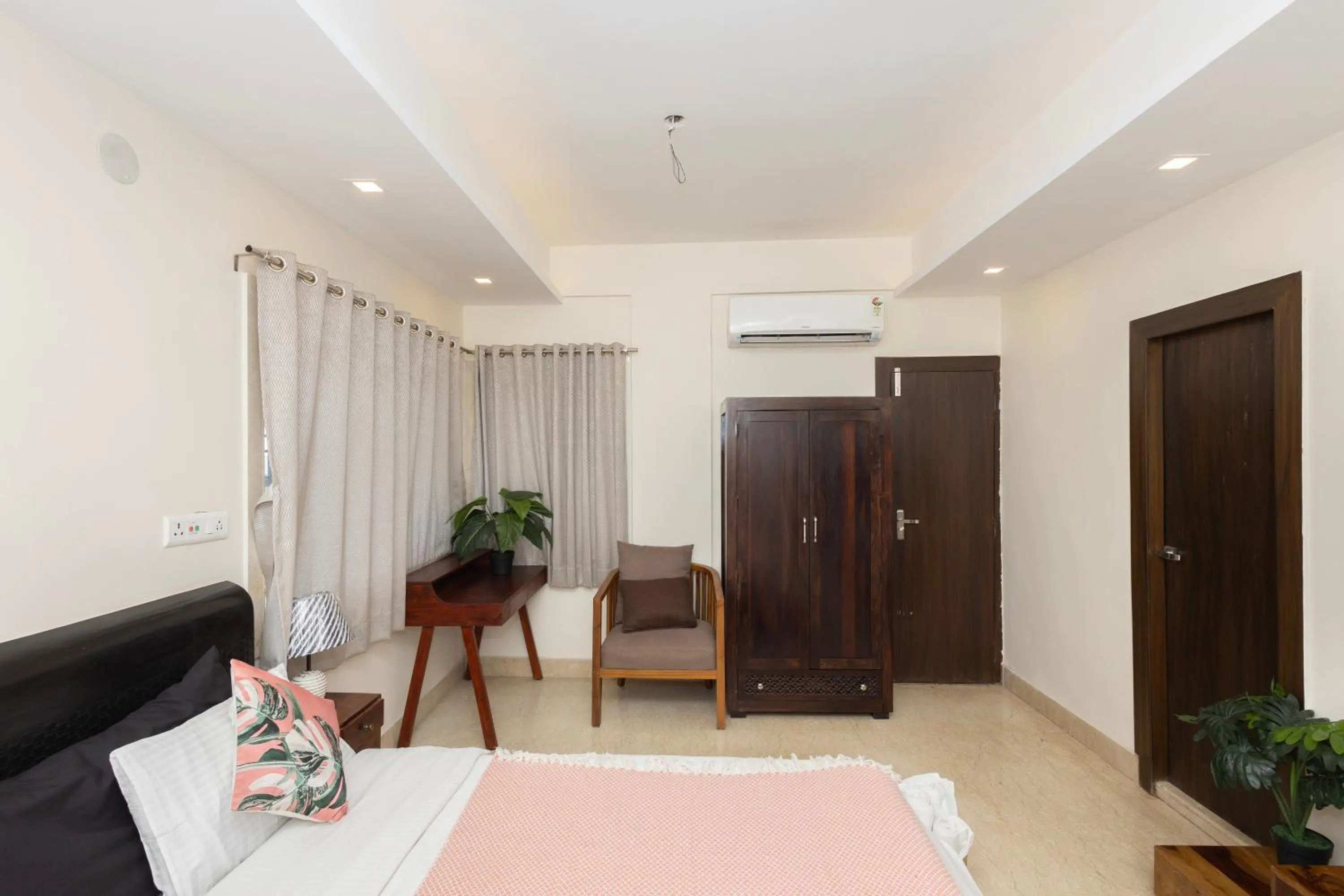 wardrobe in Lakeside Suites