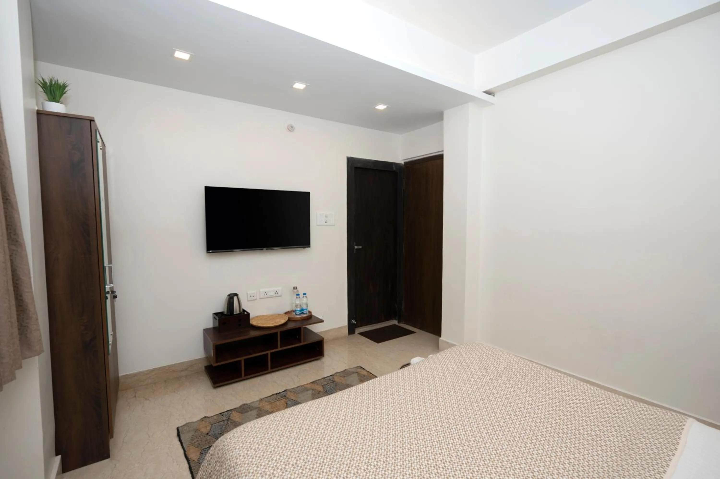 Bed in Lakeside Suites