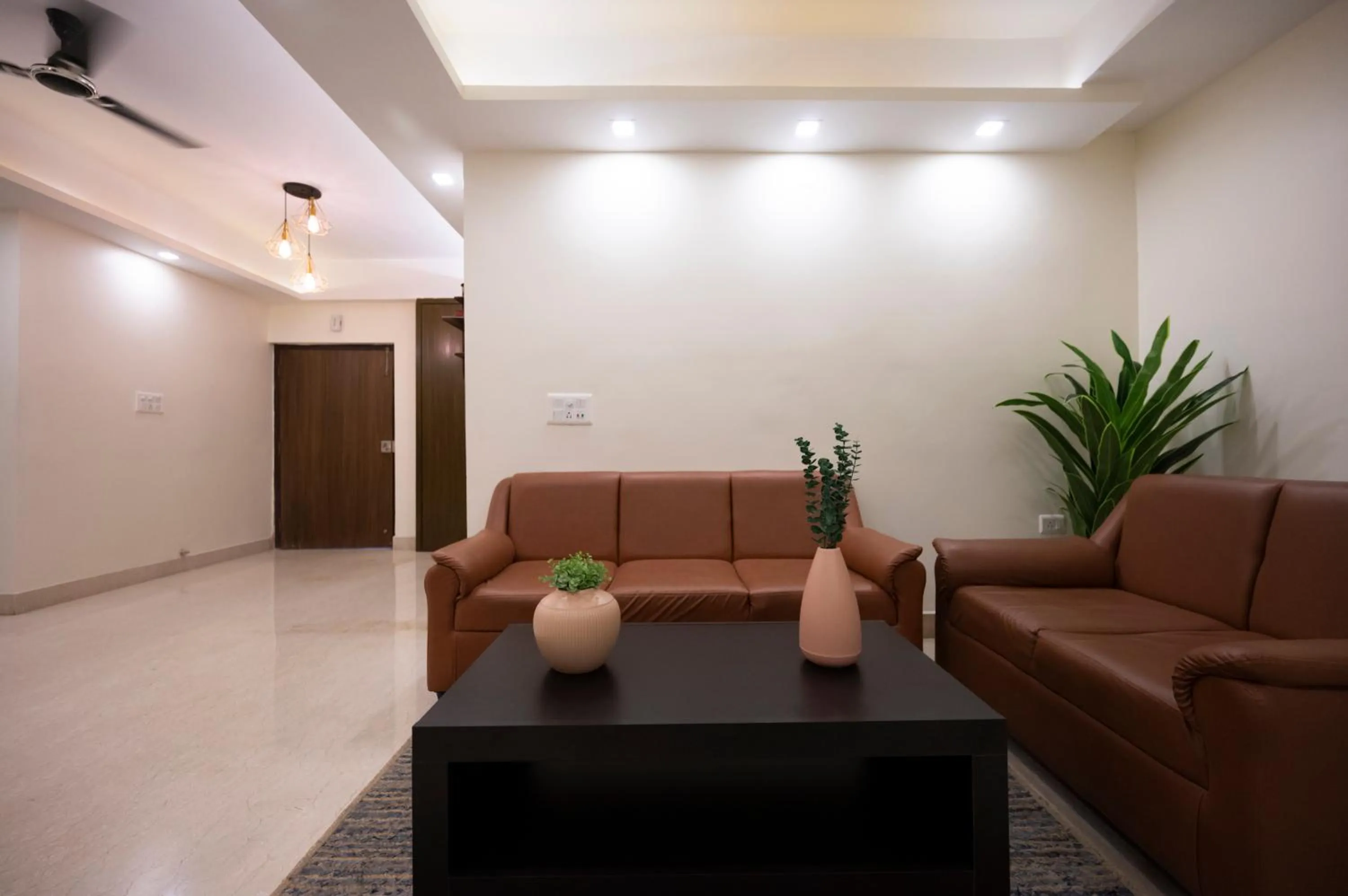 Living room in Lakeside Suites