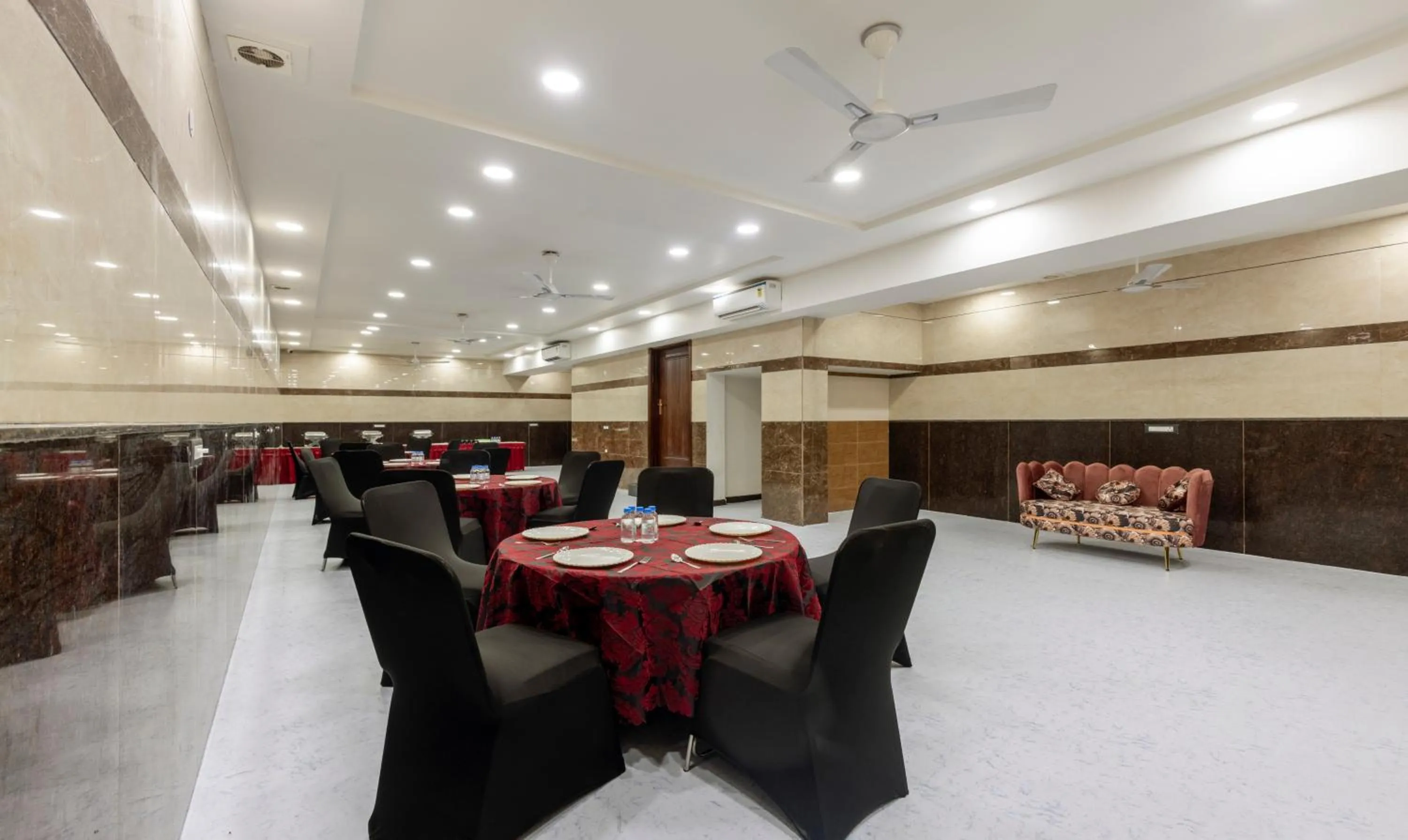 Restaurant/places to eat in Treebo MVM Residency