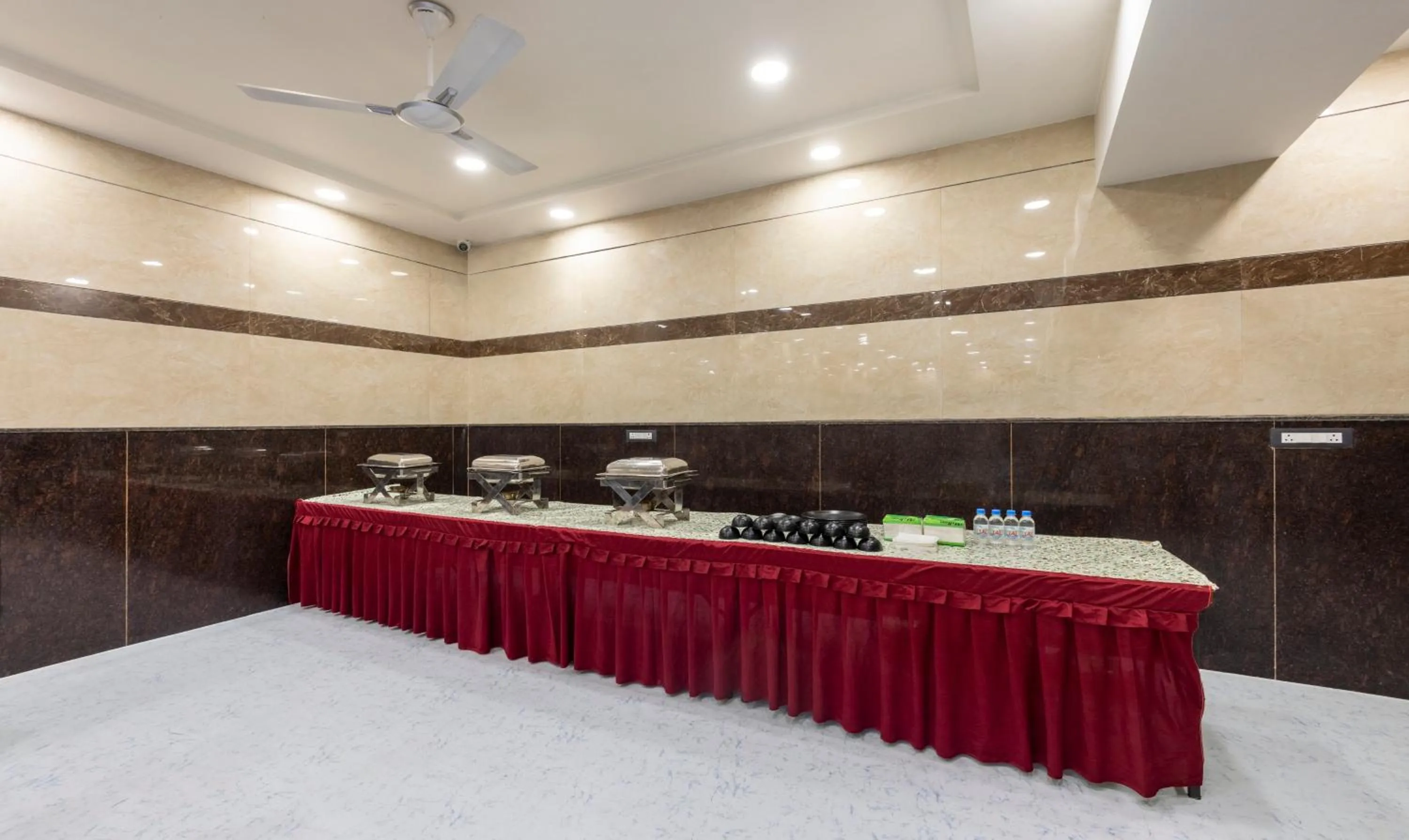 Food and drinks in Treebo MVM Residency