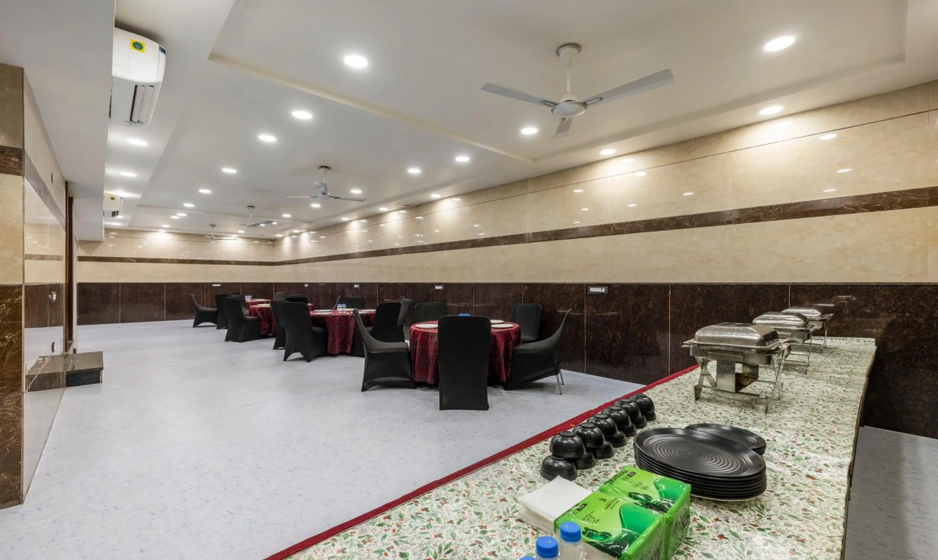 Restaurant/places to eat in Treebo MVM Residency