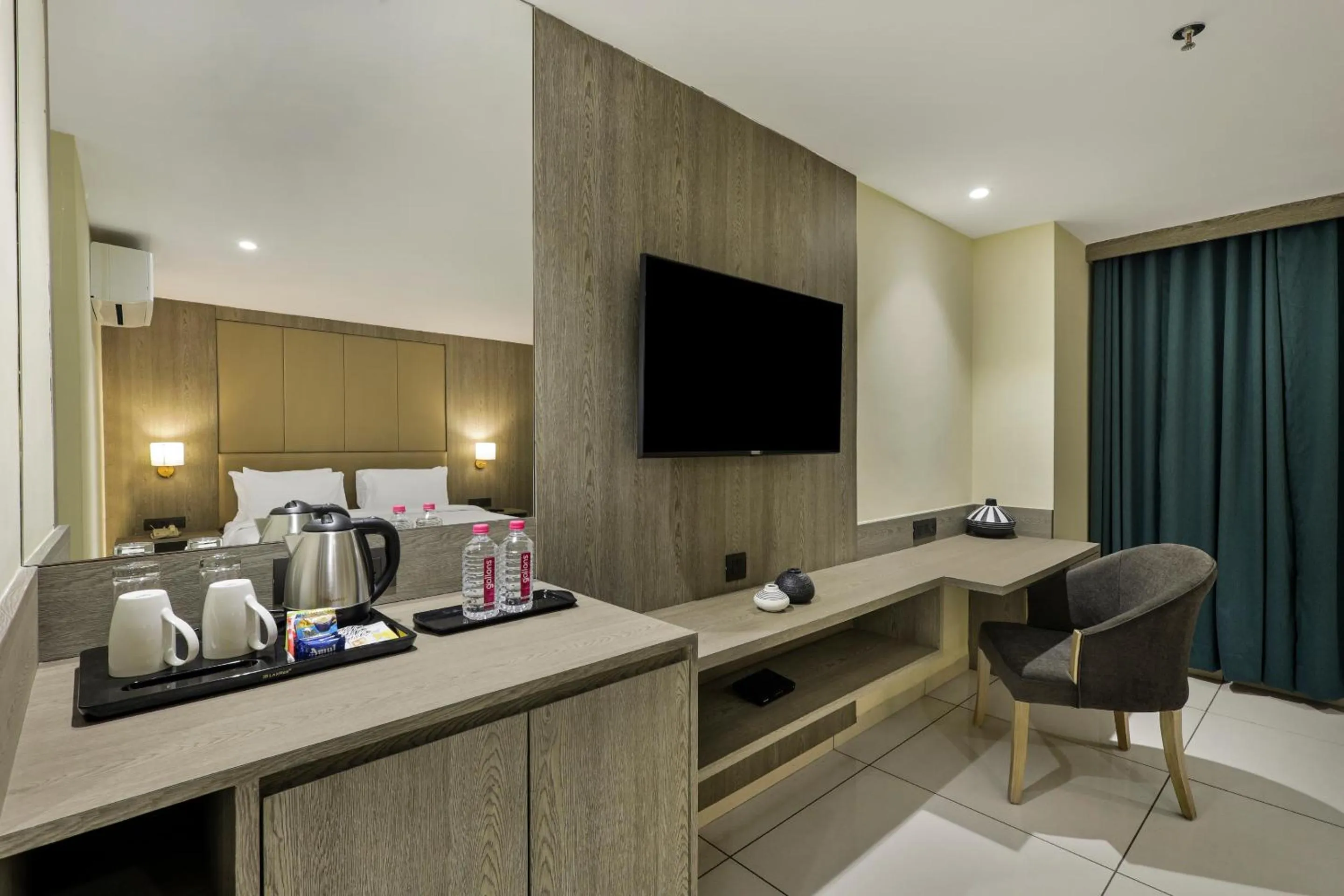 Bed in Sunday Hotel Vadodara