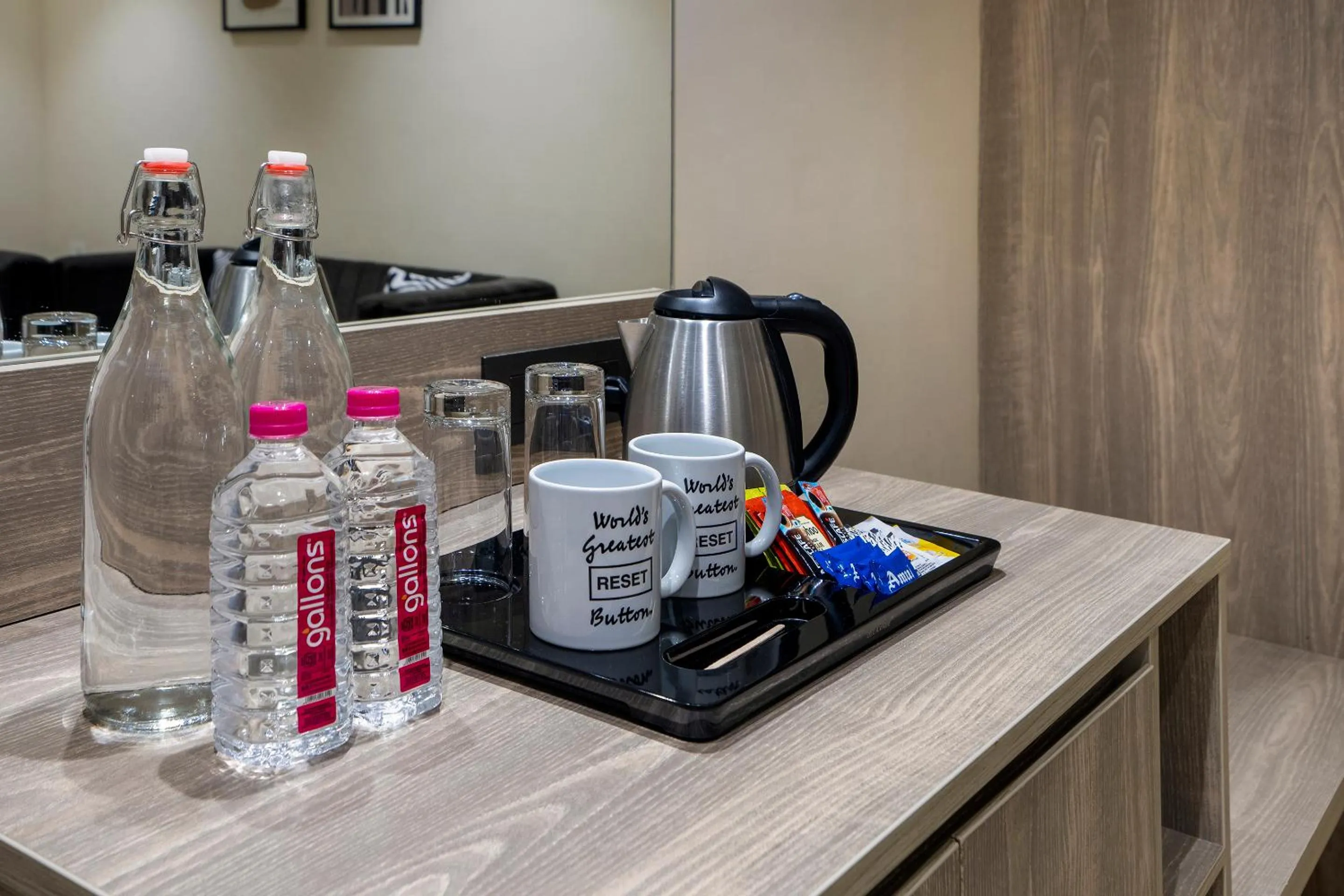 Coffee/tea facilities in Sunday Hotel Vadodara