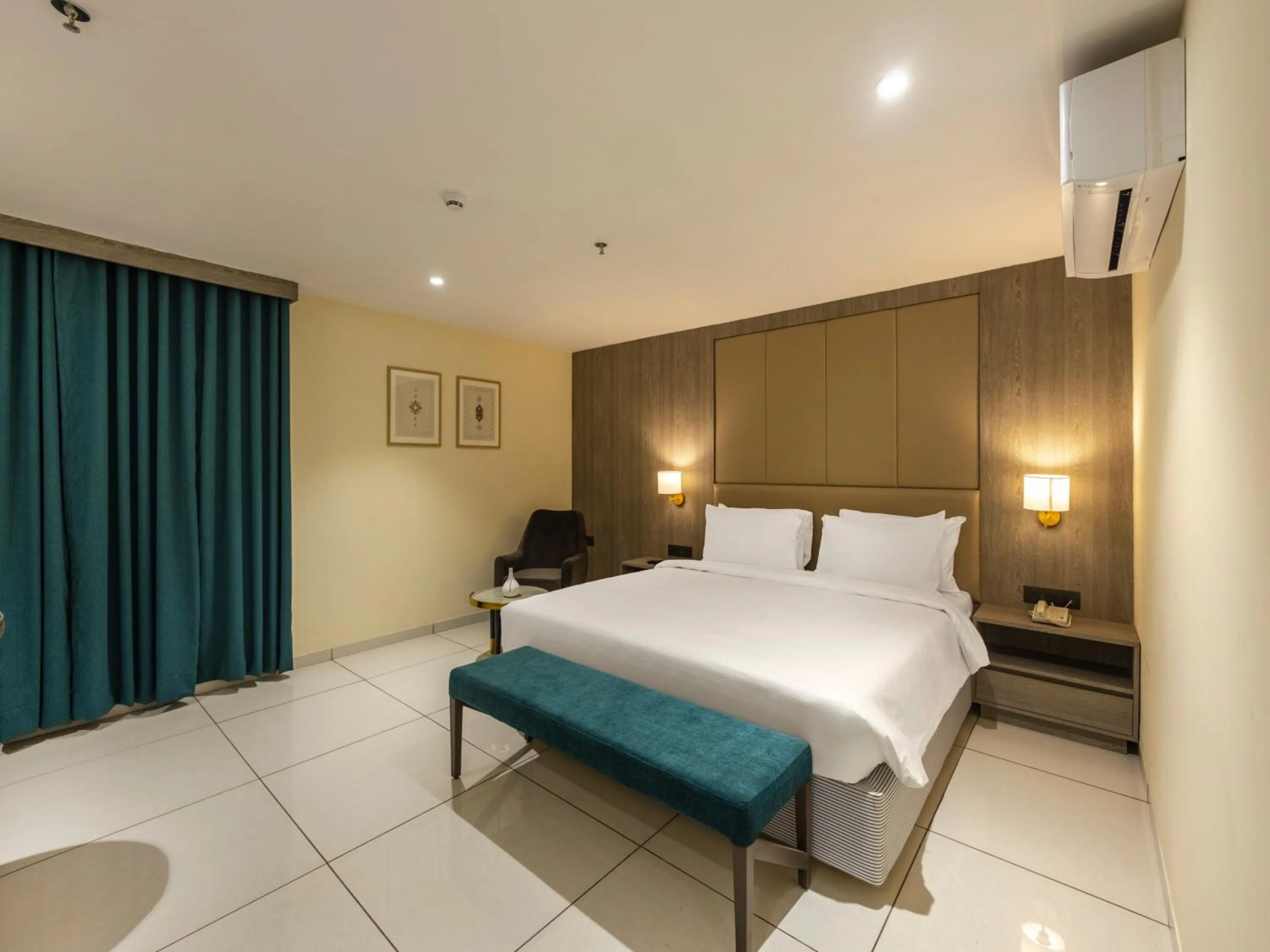 Photo of the whole room, Bed in Sunday Hotel Vadodara