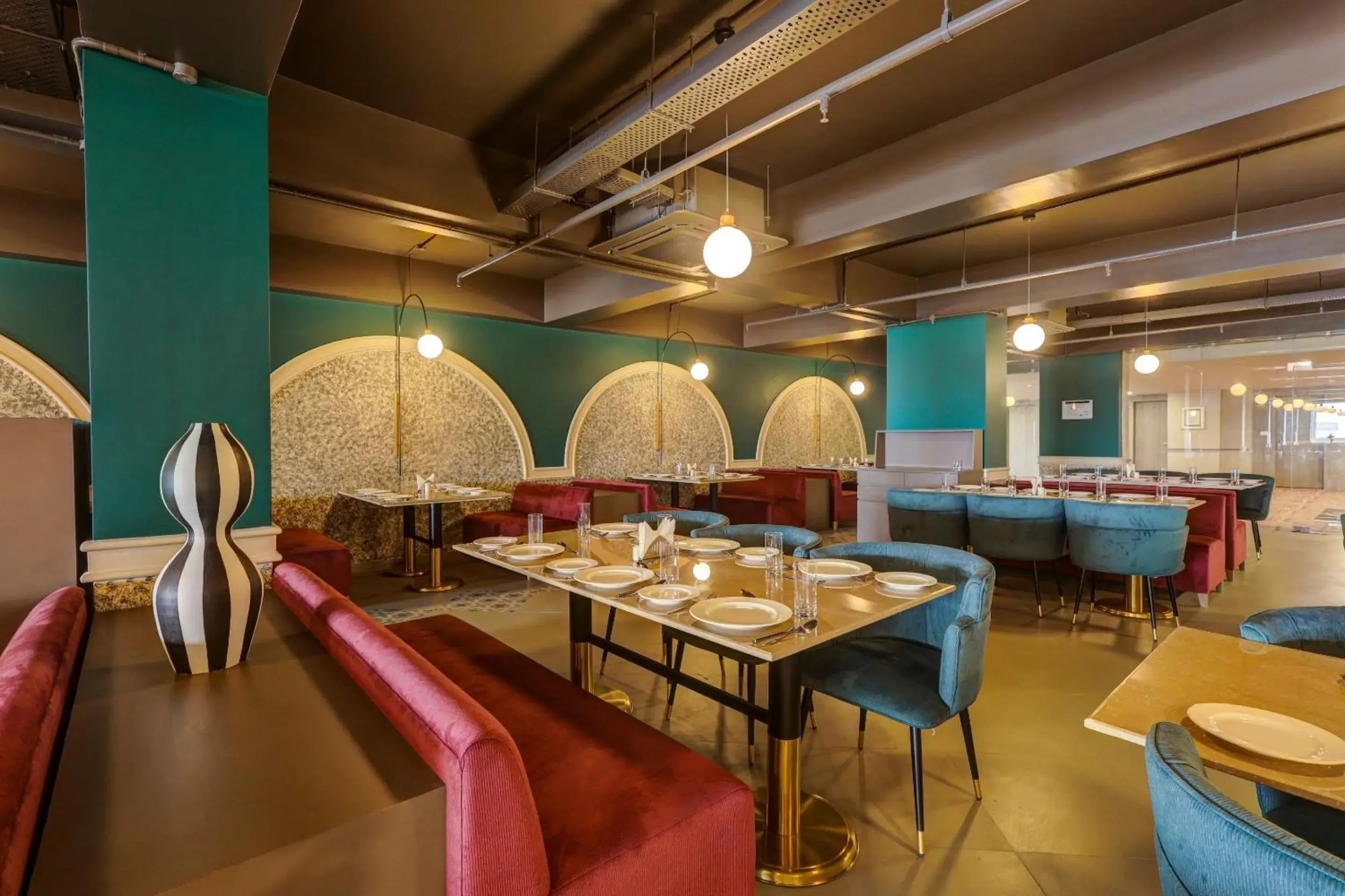 Restaurant/places to eat in Sunday Hotel by CheckIn Vadodara Restaurant/places to eat in Sunday Hotel by CheckIn Vadodara