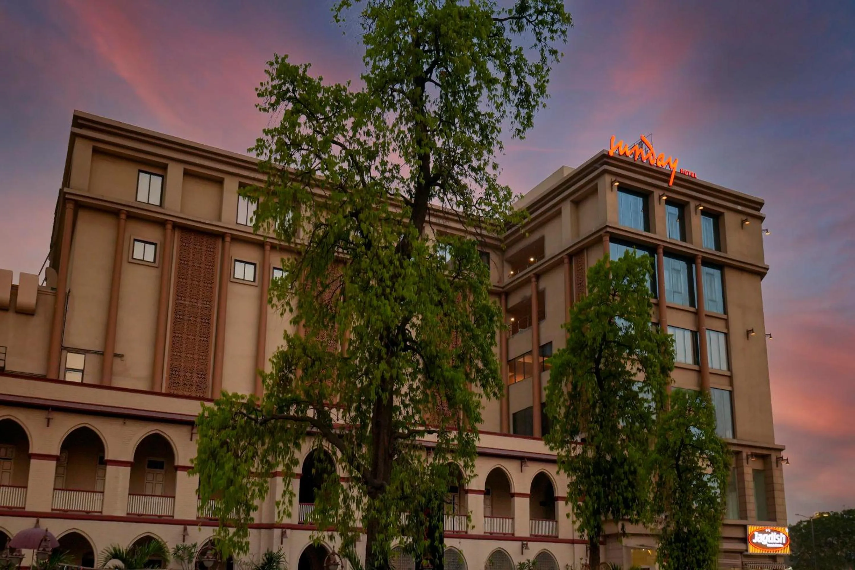 Sunday Hotel Vadodara
