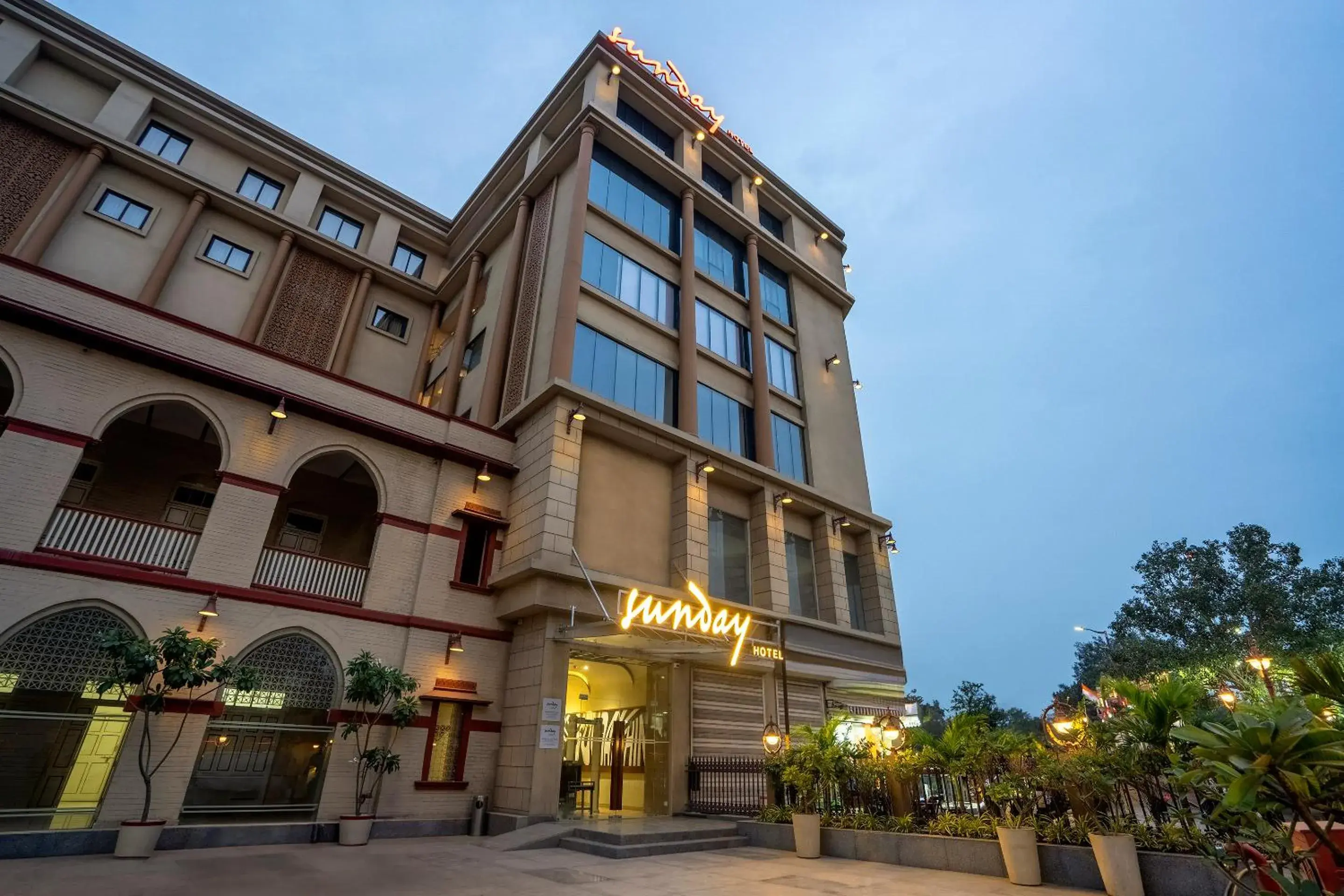 Property building in Sunday Hotel Vadodara Property building in Sunday Hotel Vadodara