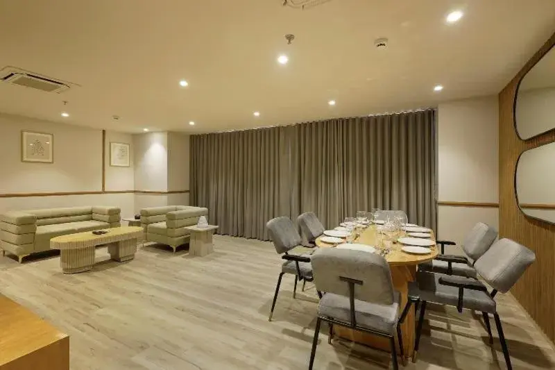 Comfort Triple Room with Shower in Sunday Hotel Vadodara Comfort Triple Room with Shower in Sunday Hotel Vadodara