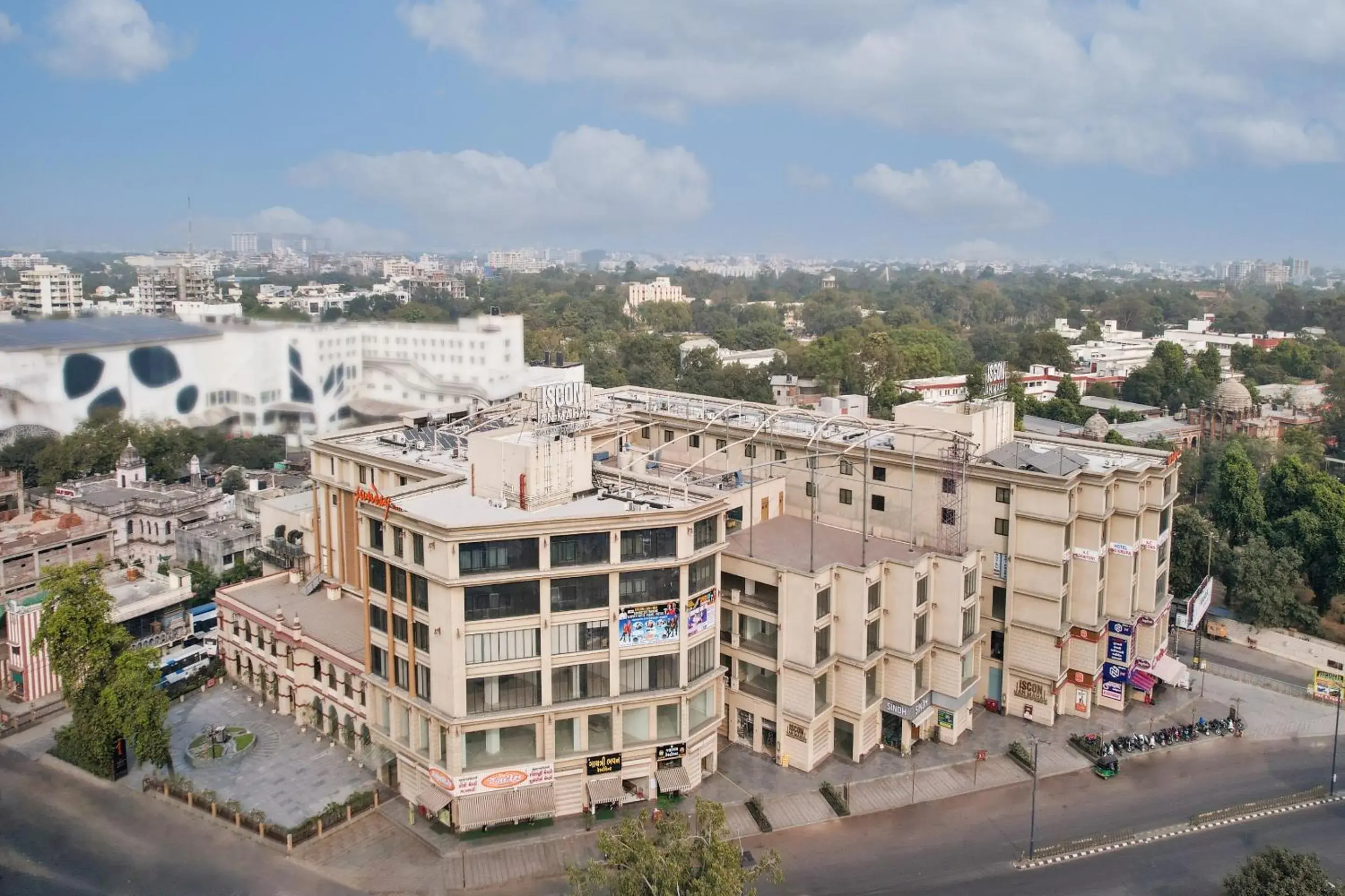 Street view in Sunday Hotel Vadodara Street view in Sunday Hotel Vadodara
