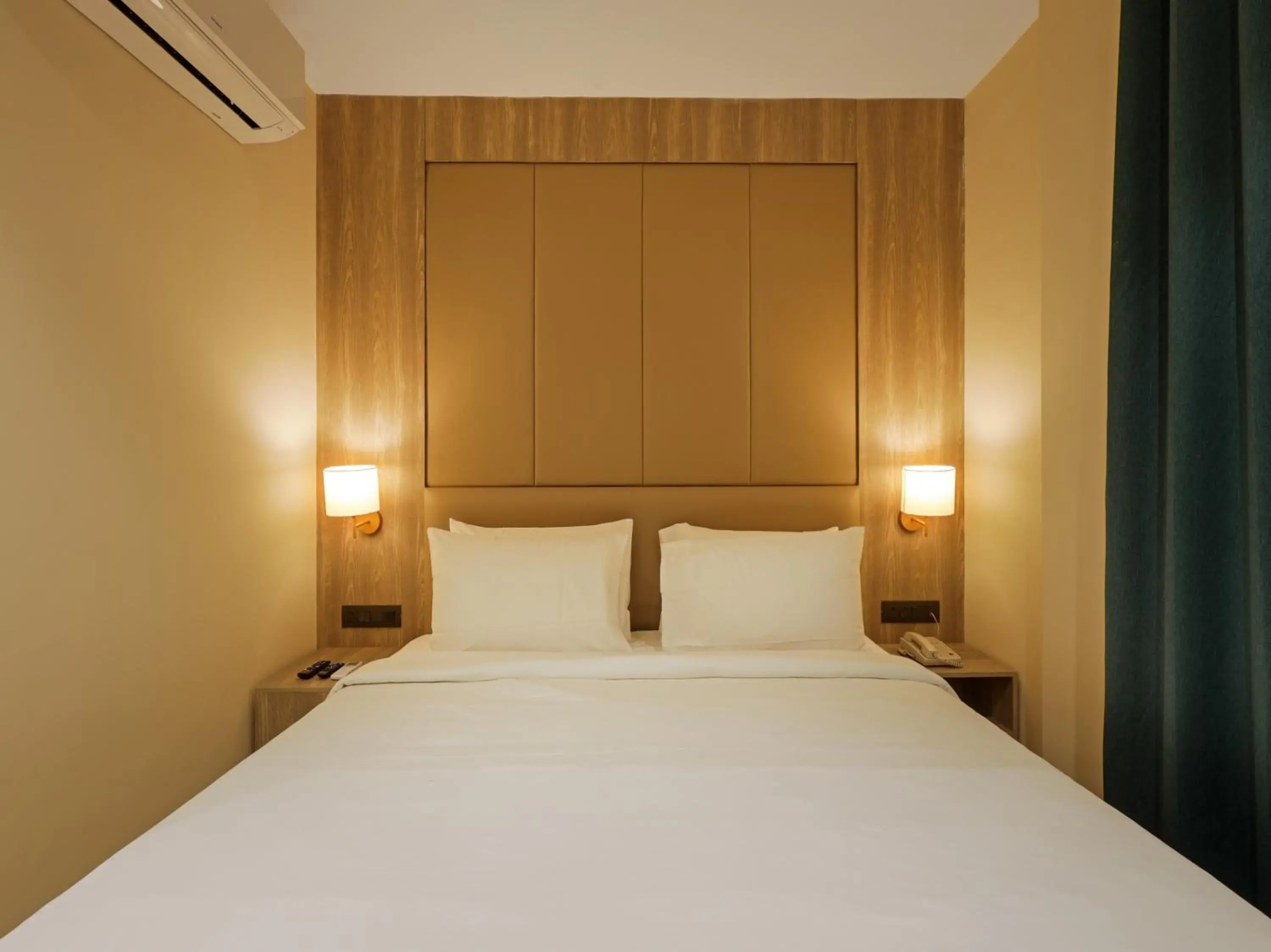 Photo of the whole room, Bed in Sunday Hotel Vadodara Photo of the whole room, Bed in Sunday Hotel Vadodara