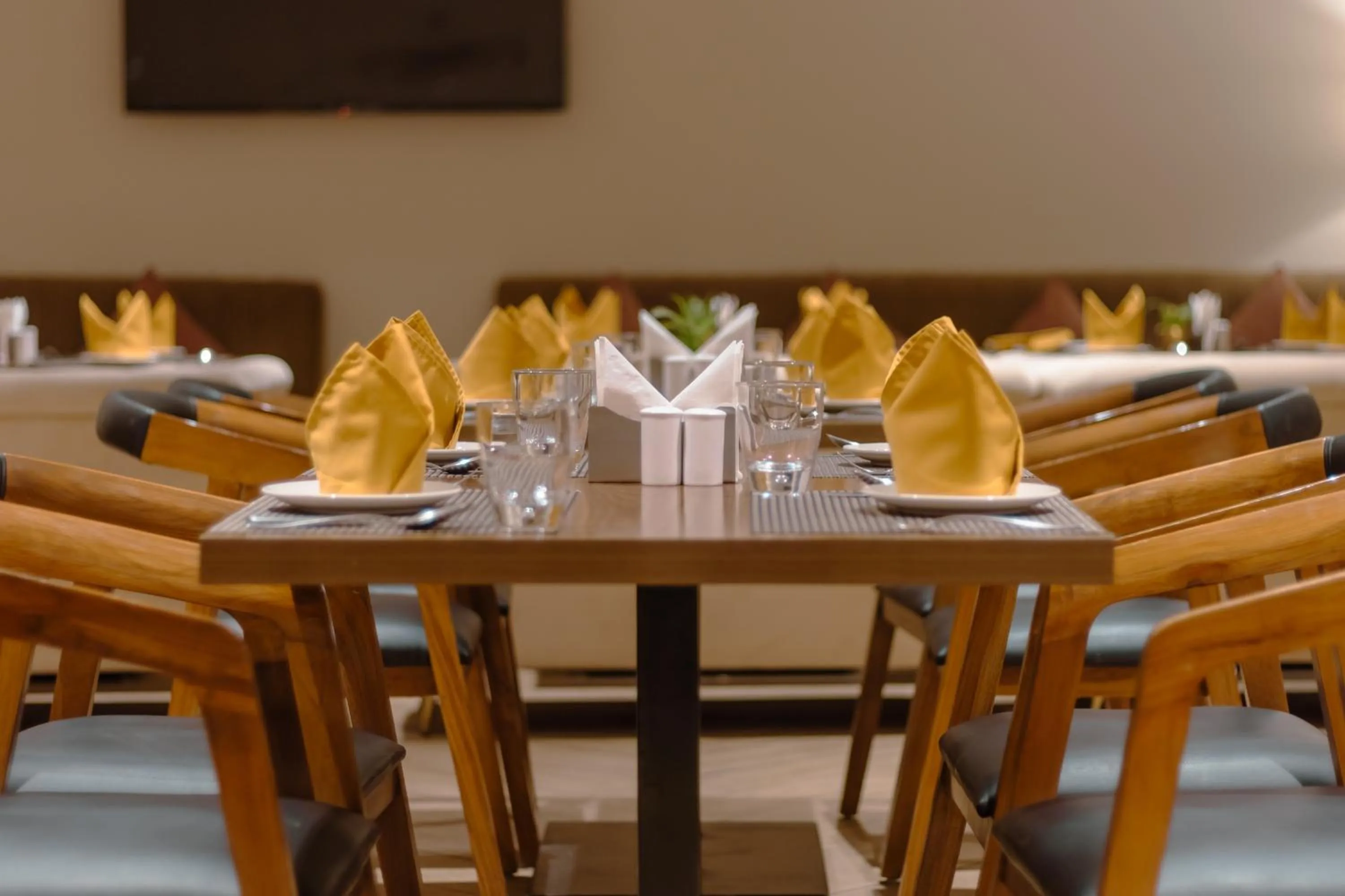 Restaurant/places to eat in Udman Hotel Gurugram