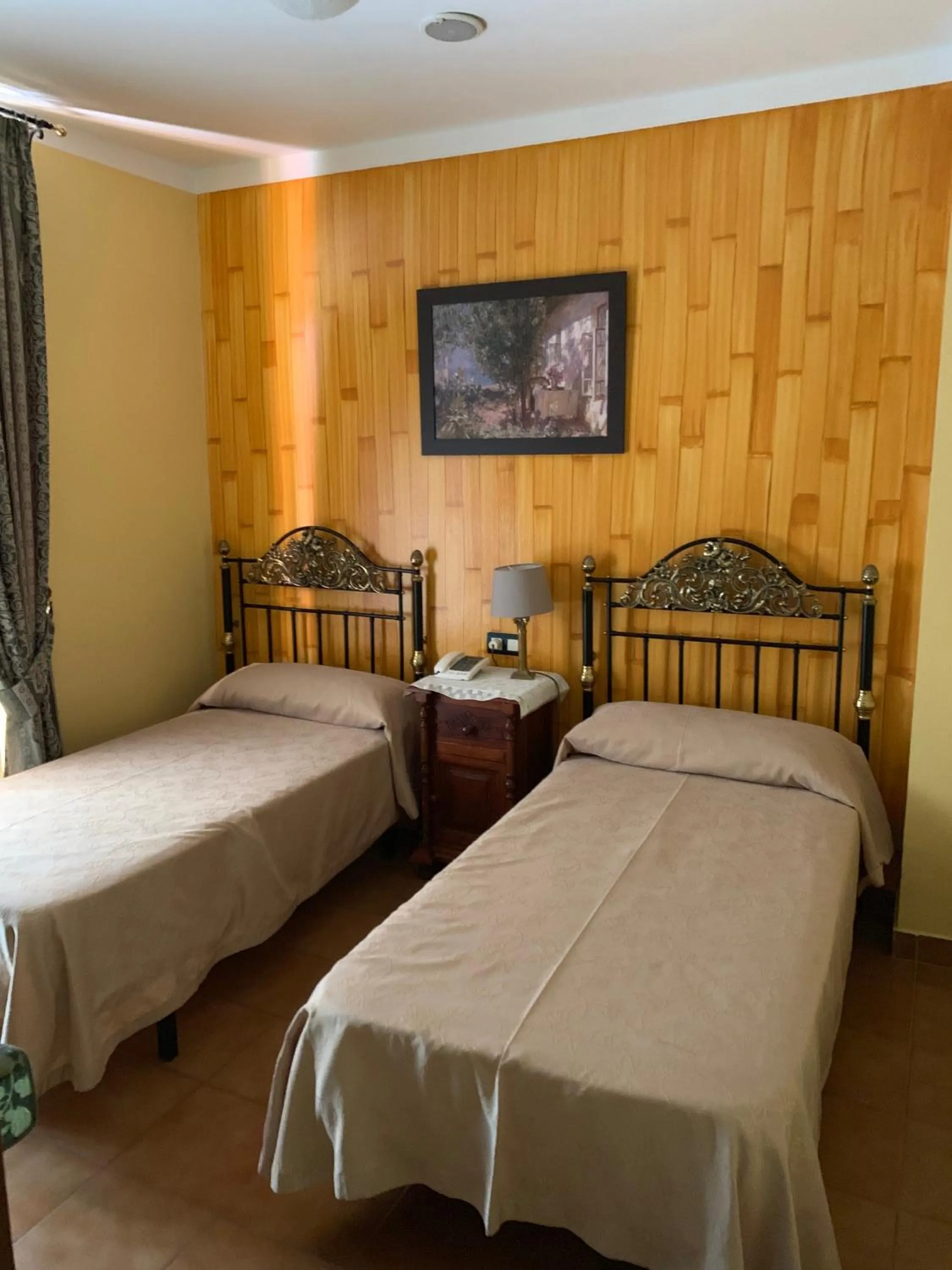 Photo of the whole room, Bed in Plaza de Toros