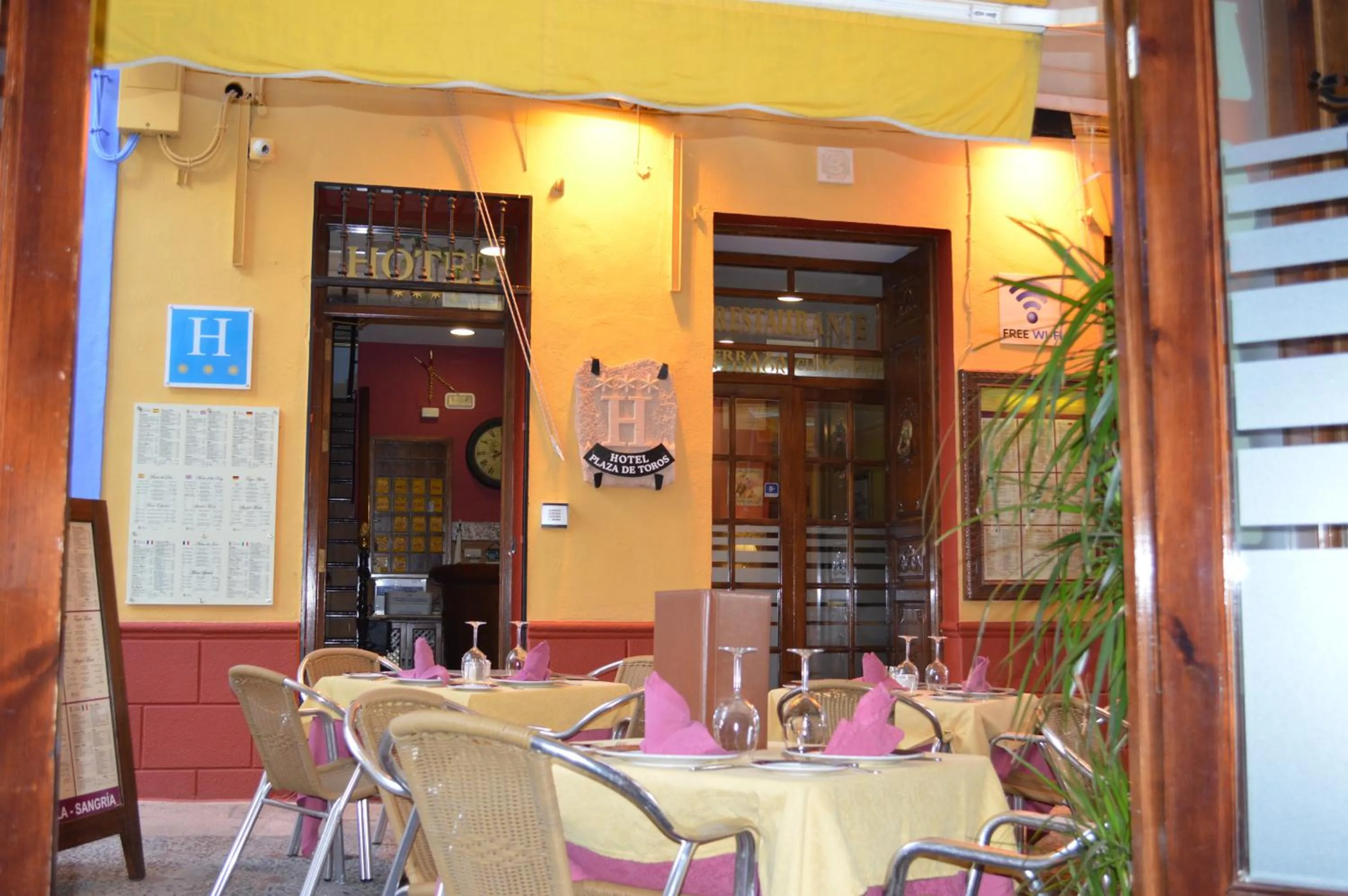 Restaurant/places to eat in Plaza de Toros