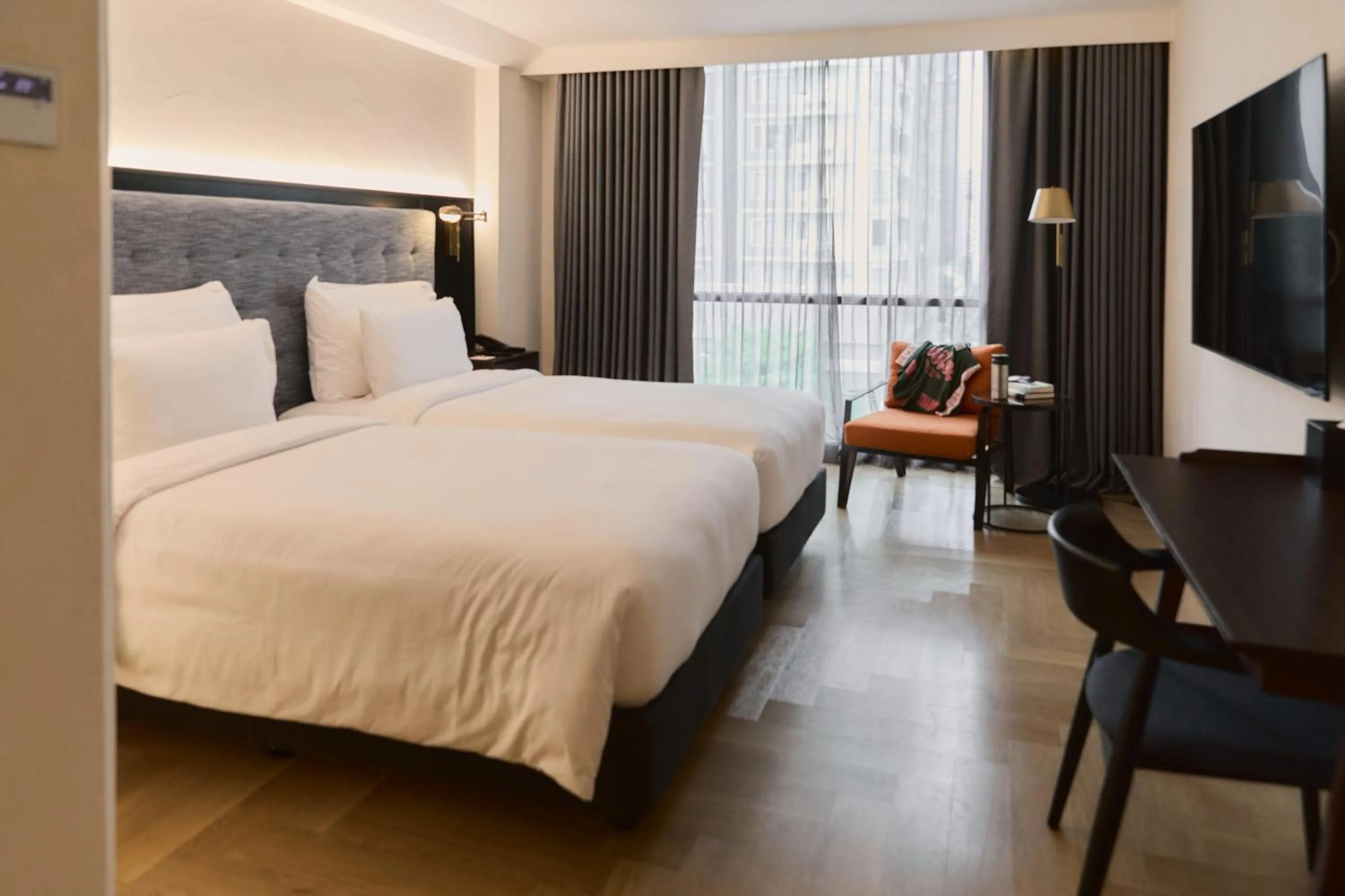 Bed in Public House Bangkok, a Member of Design Hotels