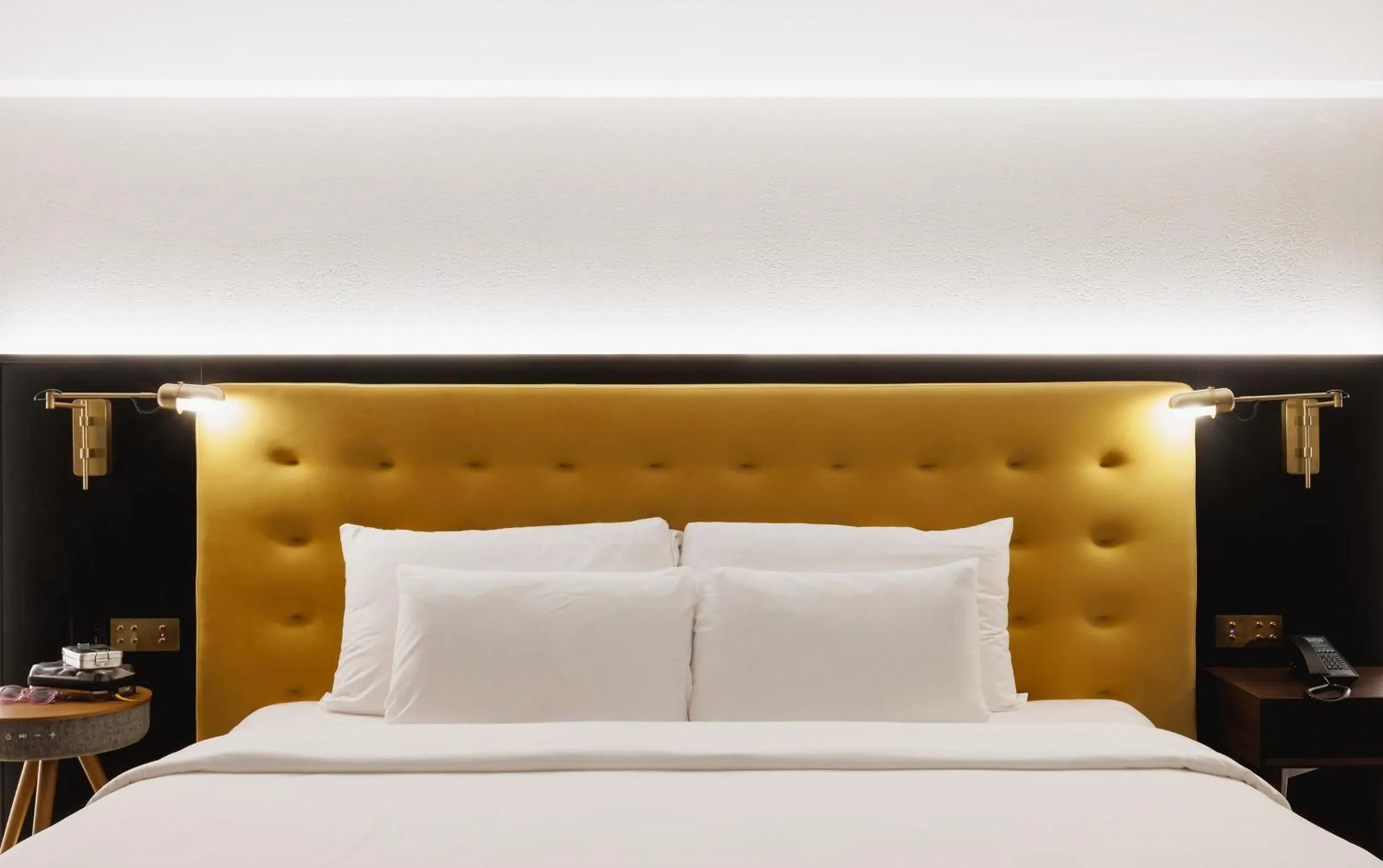 Bed in Public House Bangkok, a Member of Design Hotels