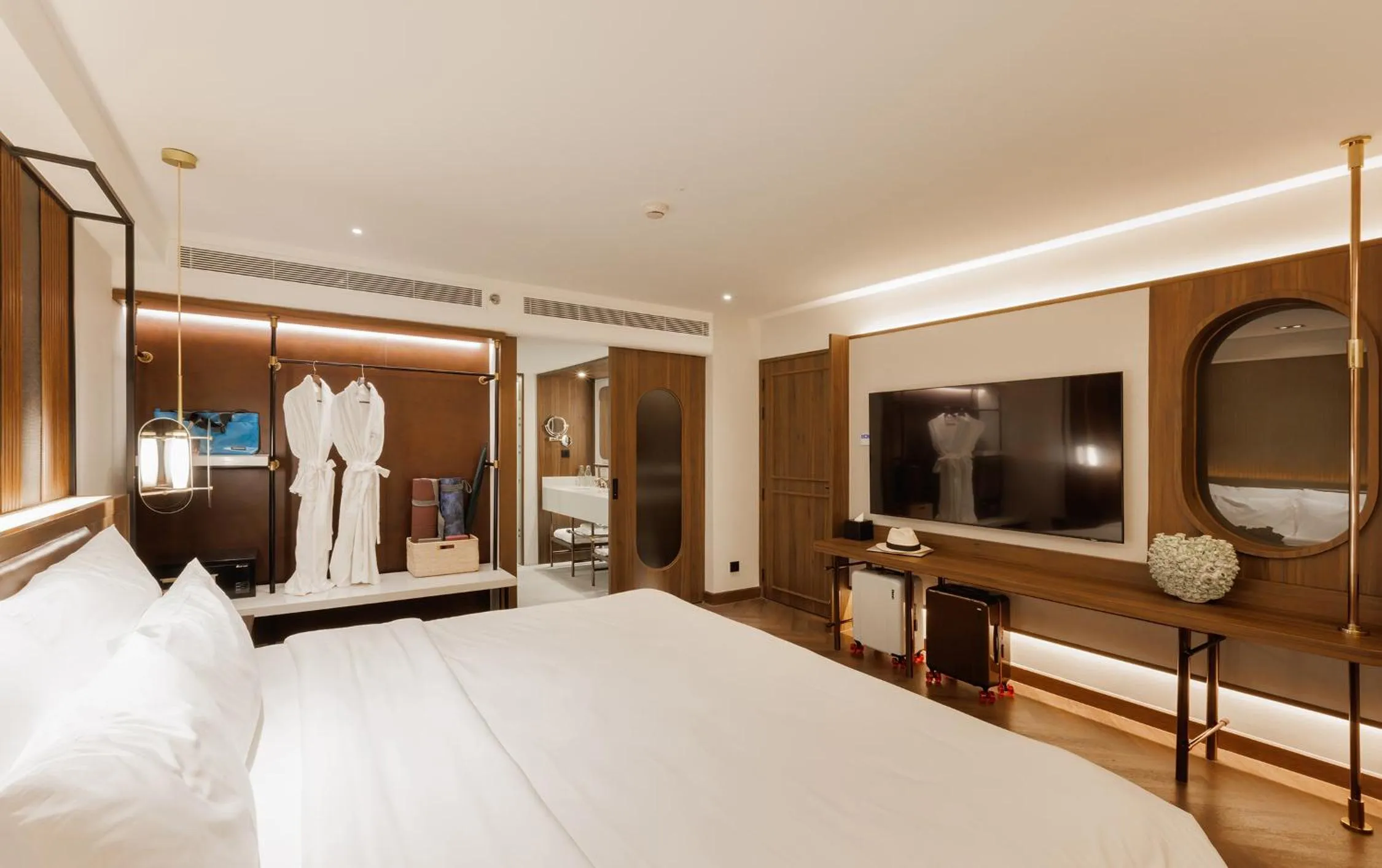 Bed in Public House Bangkok, a Member of Design Hotels