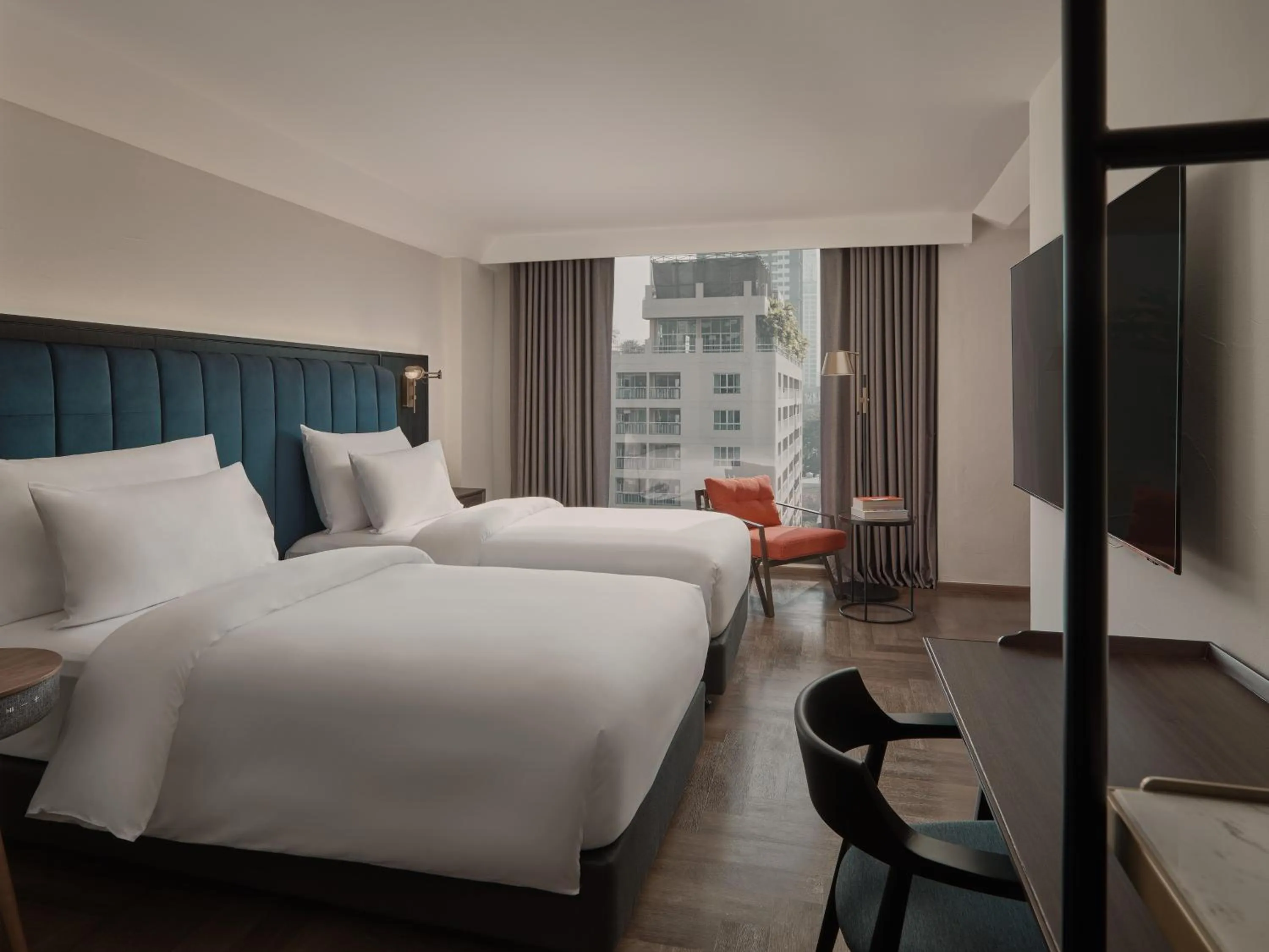 Bed in Public House Bangkok, a Member of Design Hotels