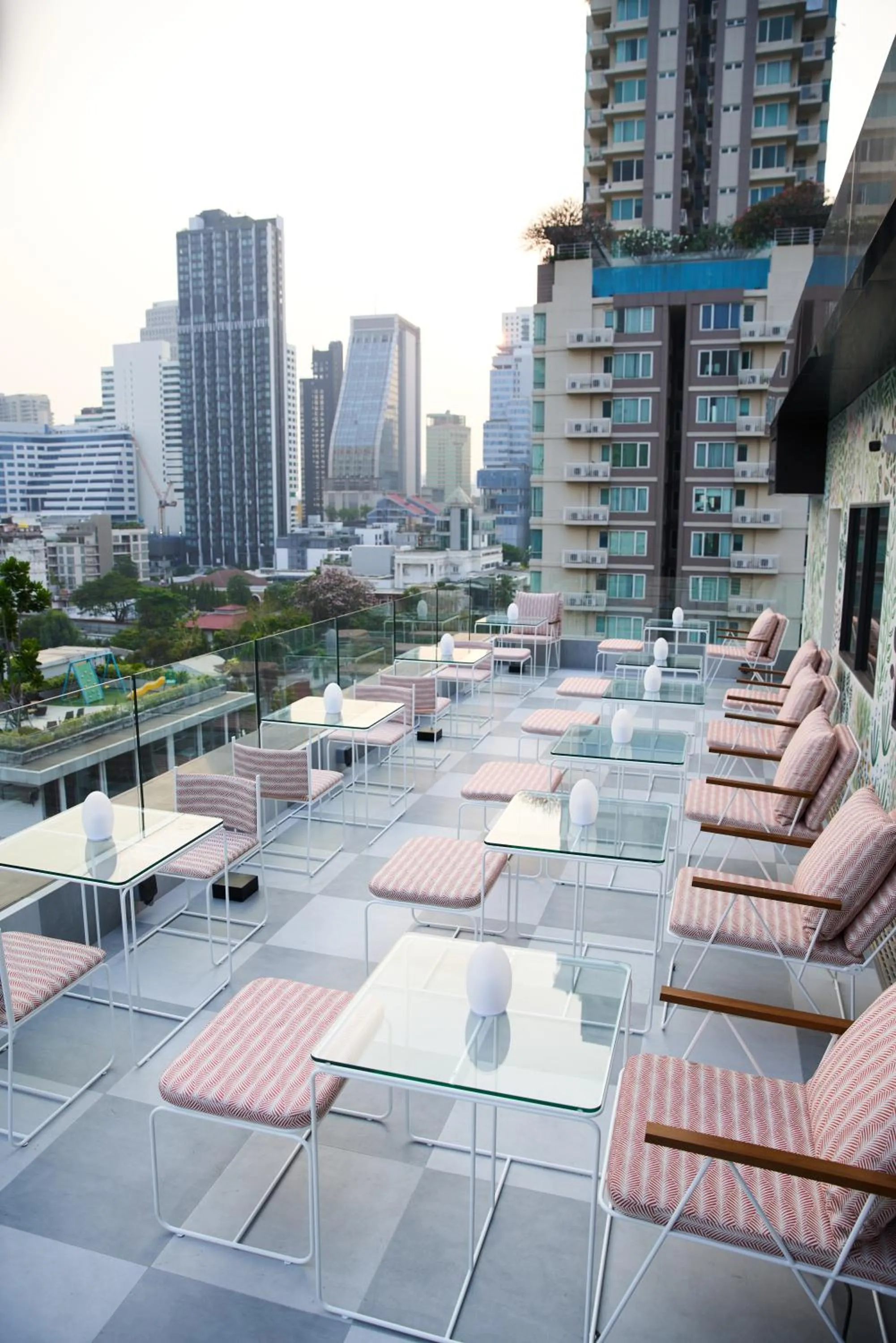 Restaurant/places to eat in Public House Bangkok, a Member of Design Hotels