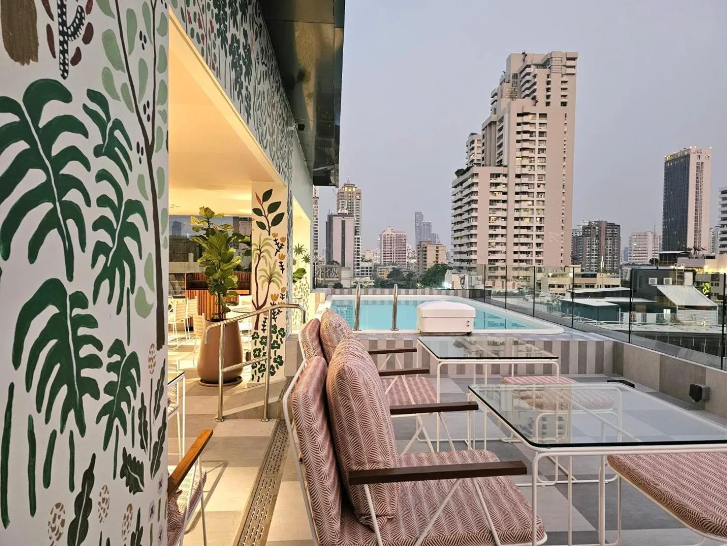 Restaurant/places to eat in Public House Bangkok, a Member of Design Hotels