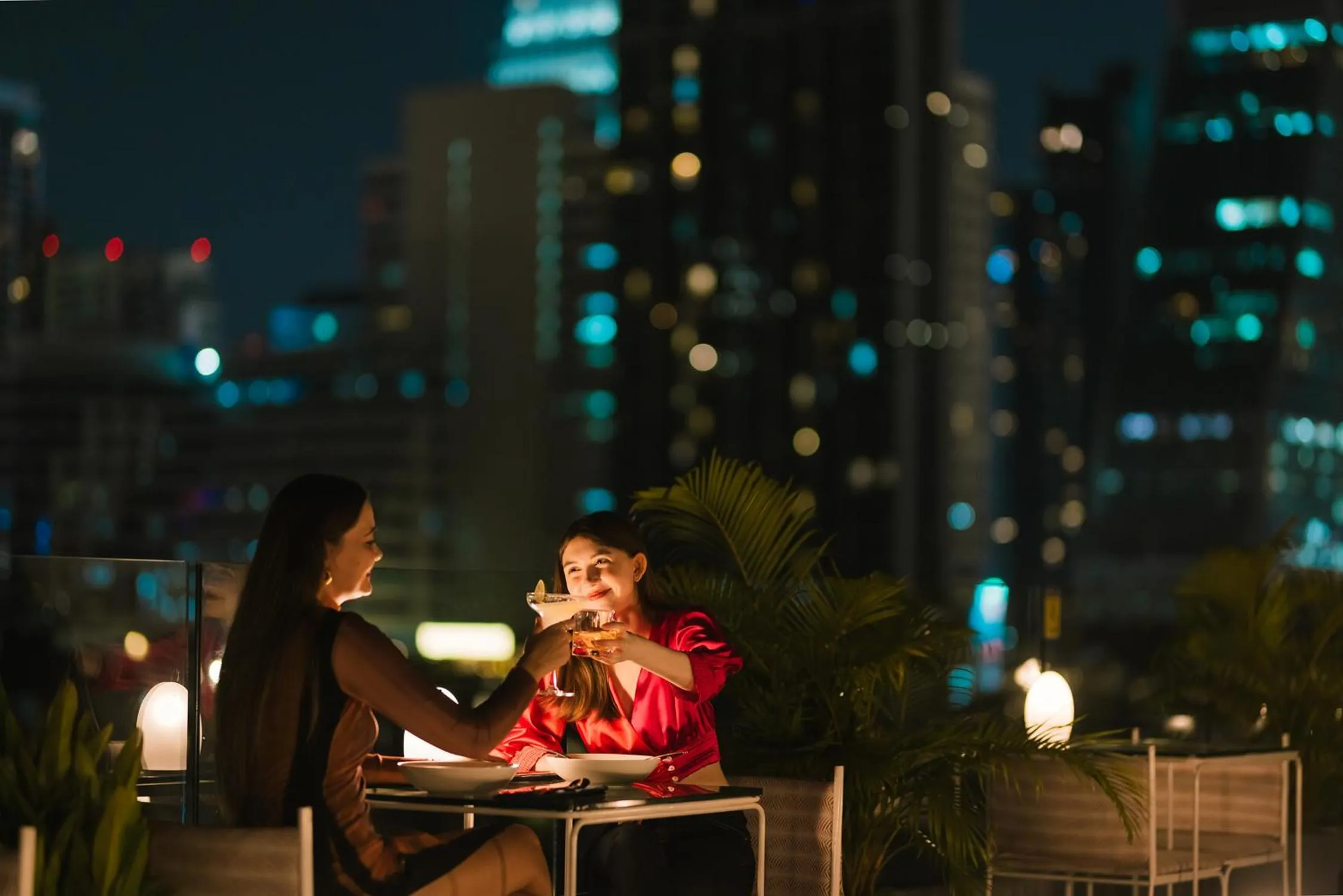 Night in Public House Bangkok, a Member of Design Hotels