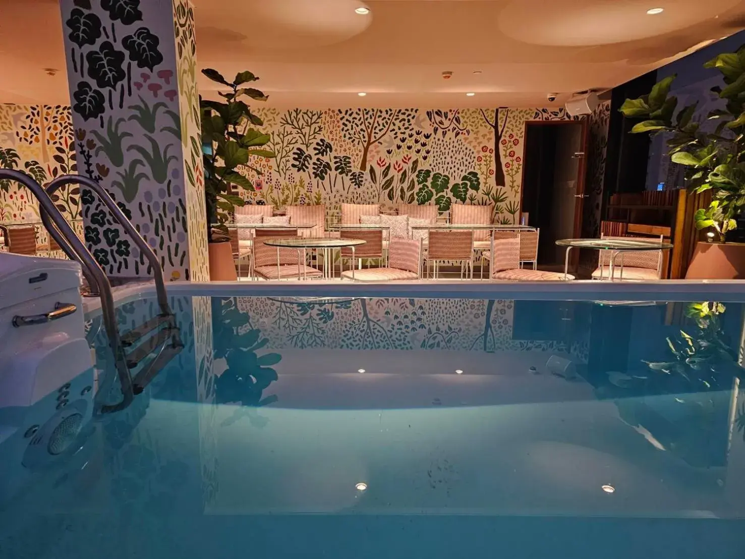 Swimming pool in Public House Bangkok, a Member of Design Hotels Swimming pool in Public House Bangkok, a Member of Design Hotels