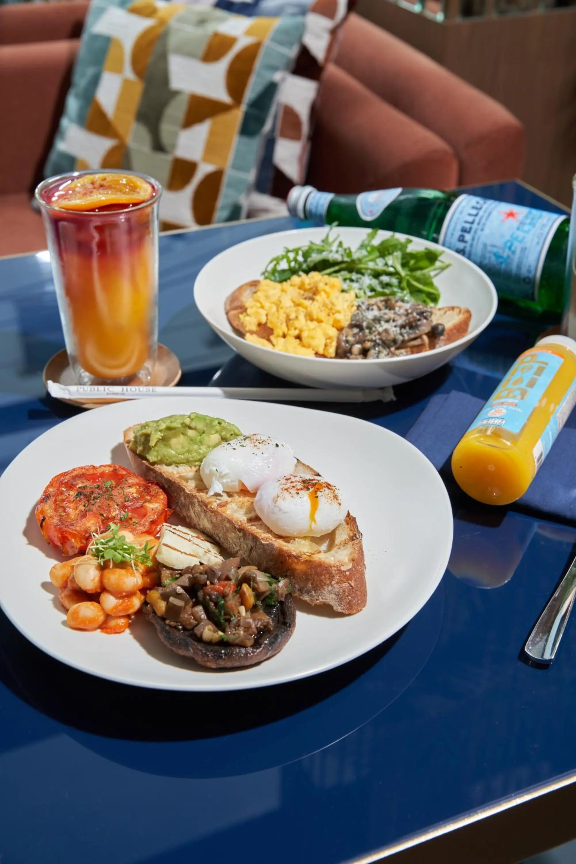 Food and drinks in Public House Bangkok, a Member of Design Hotels