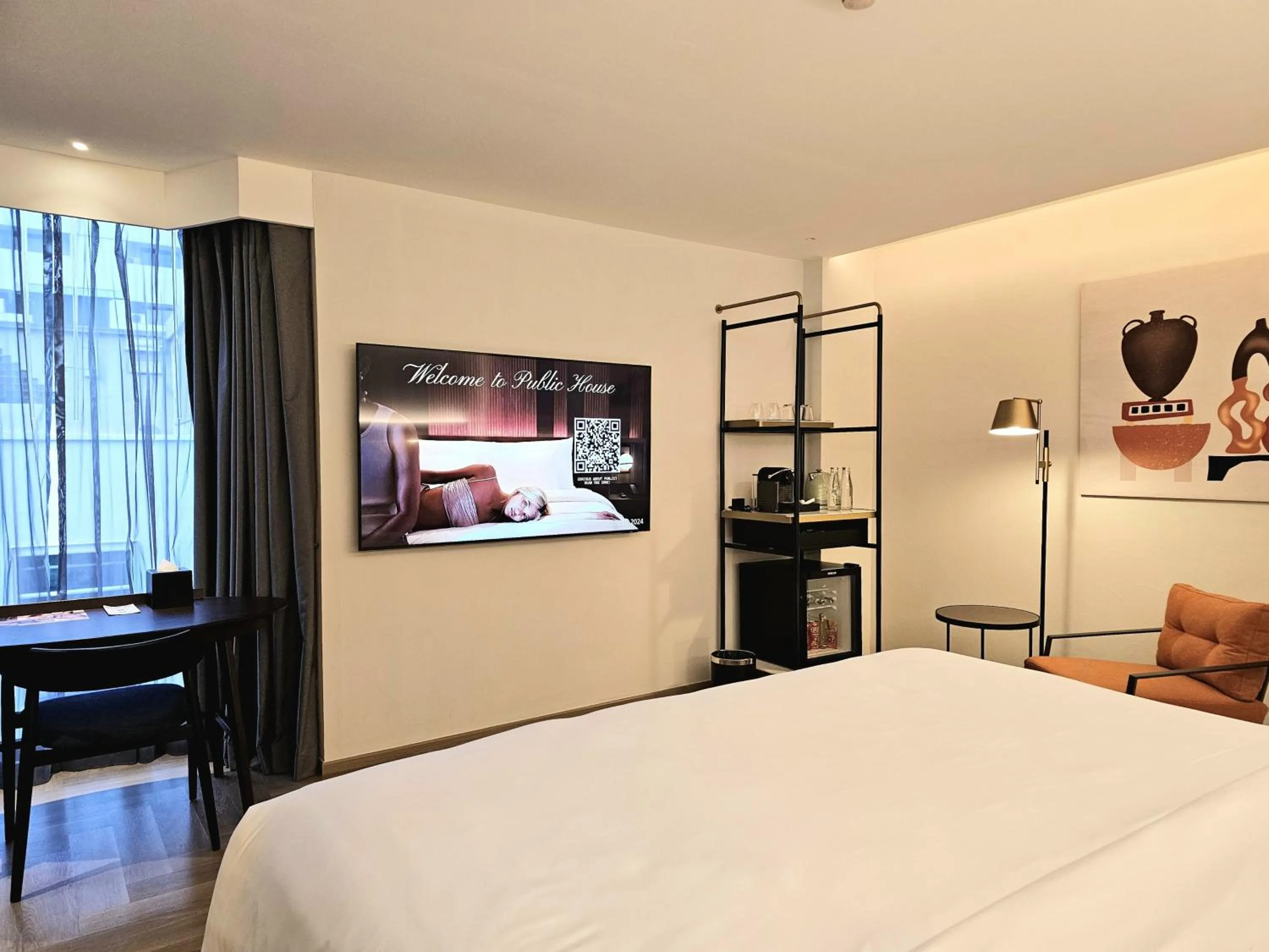 Bed in Public House Bangkok, a Member of Design Hotels