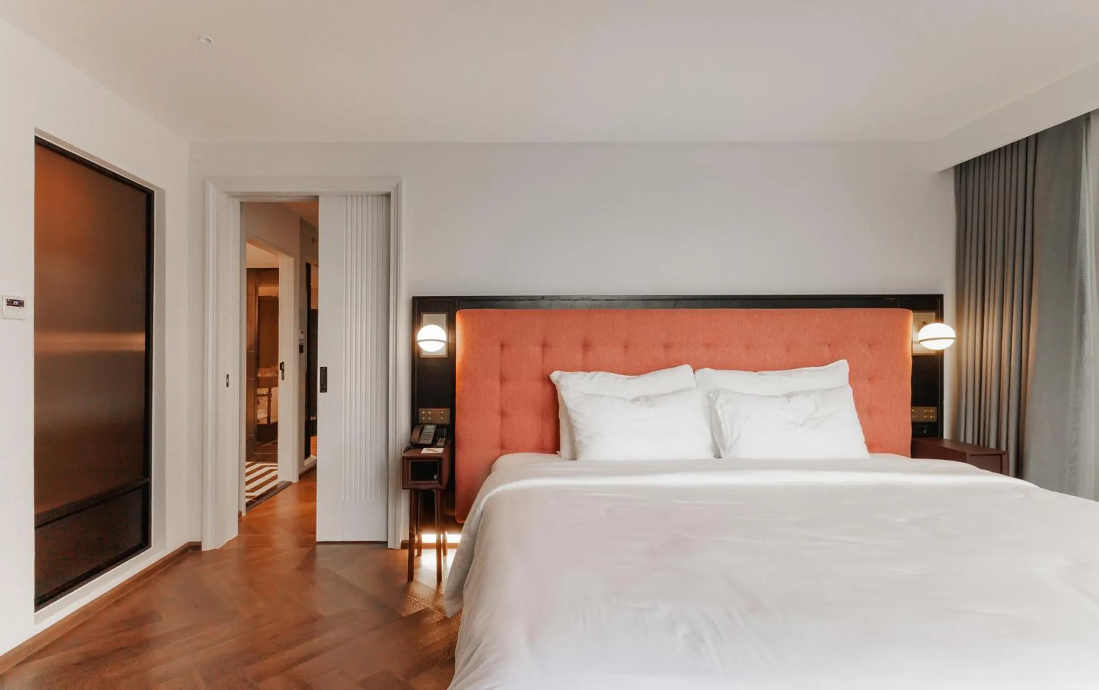 Bed in Public House Bangkok, a Member of Design Hotels