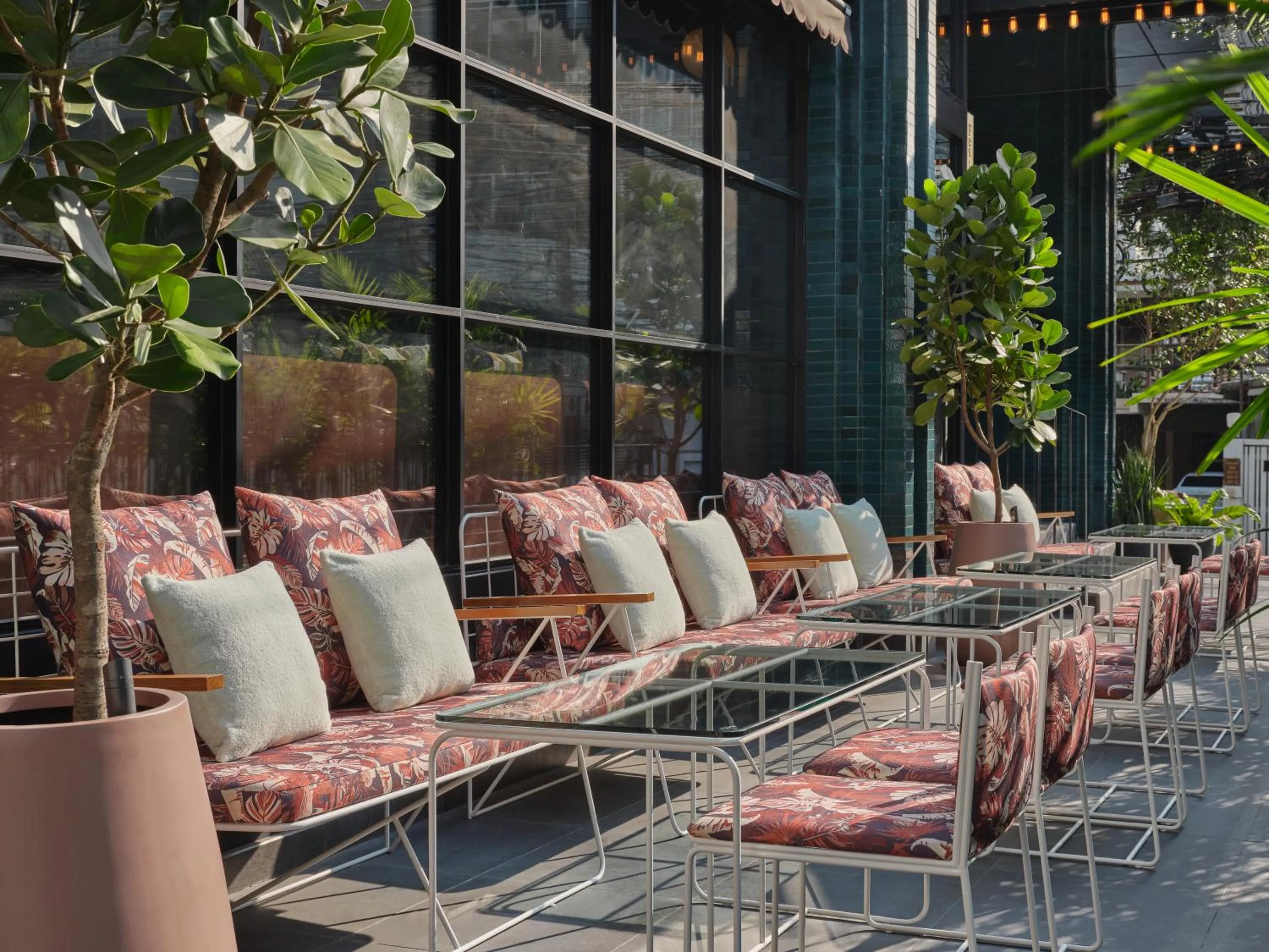 Restaurant/places to eat in Public House Bangkok, a Member of Design Hotels