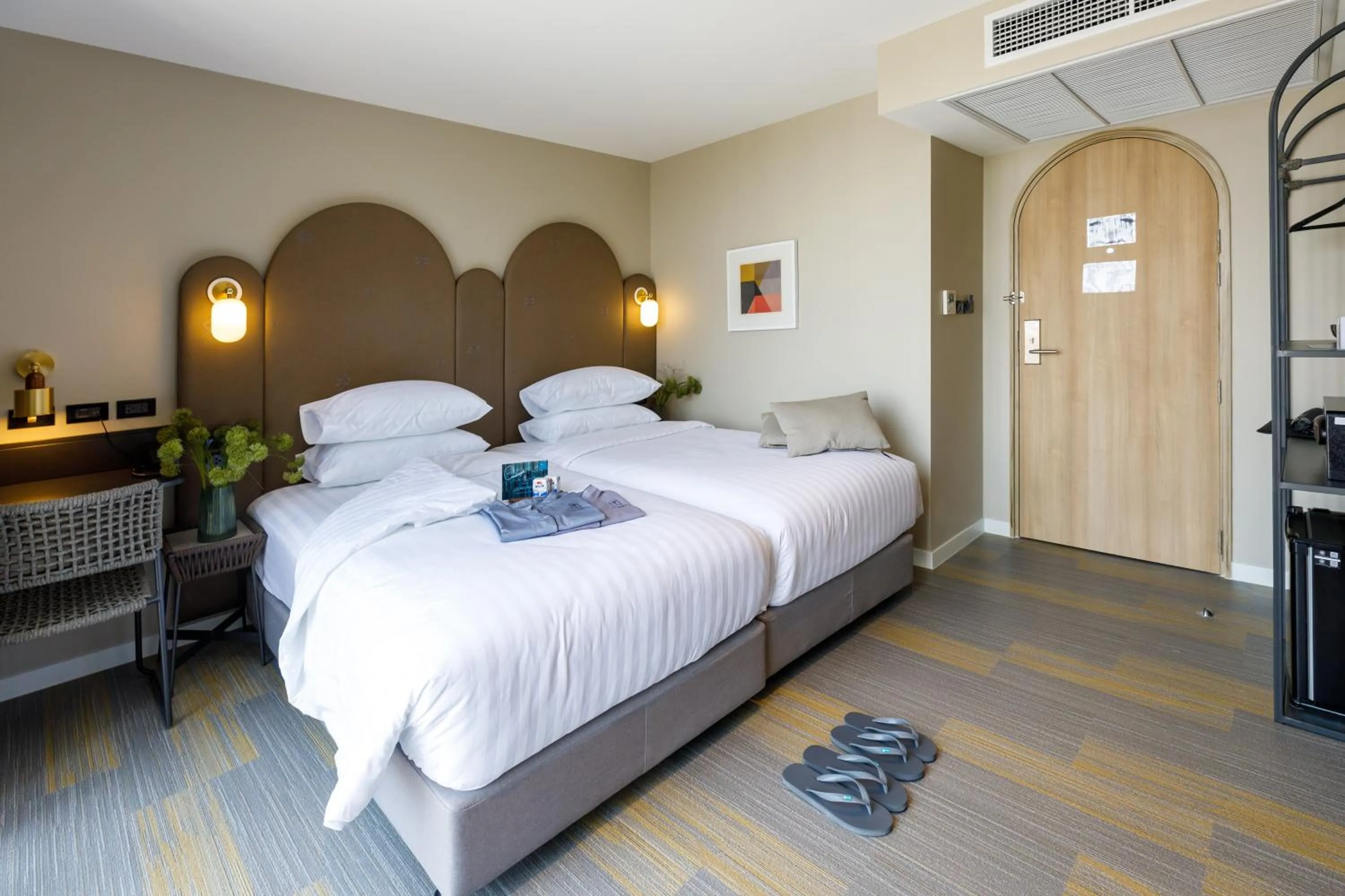 Bed in Benjarong Hotel Bangkok Ratchada