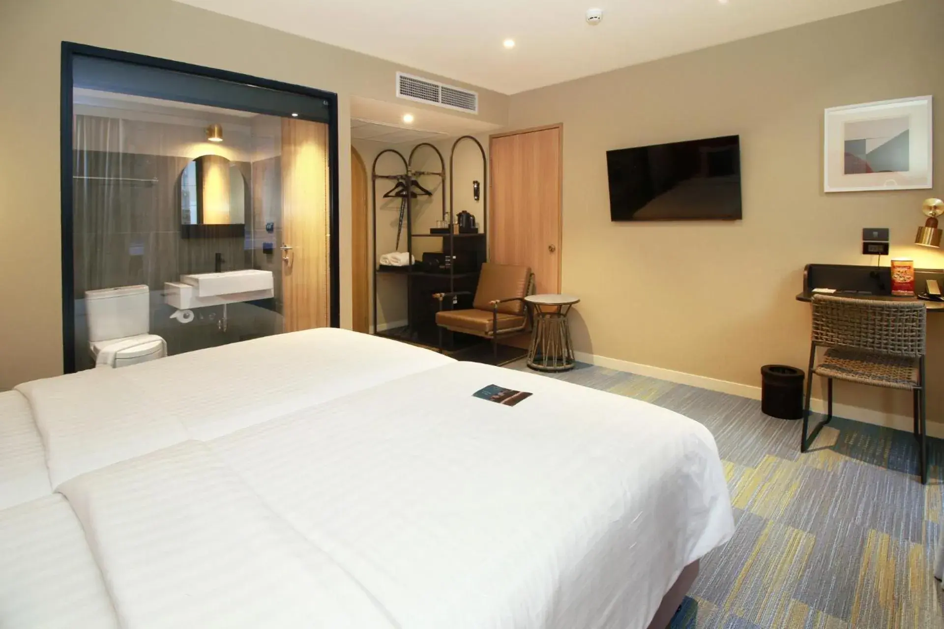 Bed in Benjarong Hotel Bangkok Bed in Benjarong Hotel Bangkok