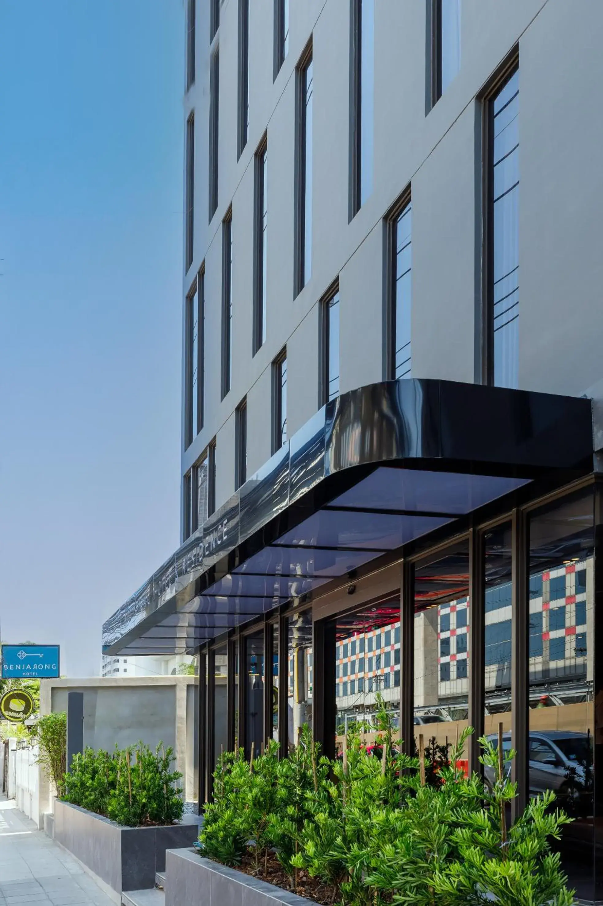 Property building in Benjarong Hotel Bangkok Property building in Benjarong Hotel Bangkok