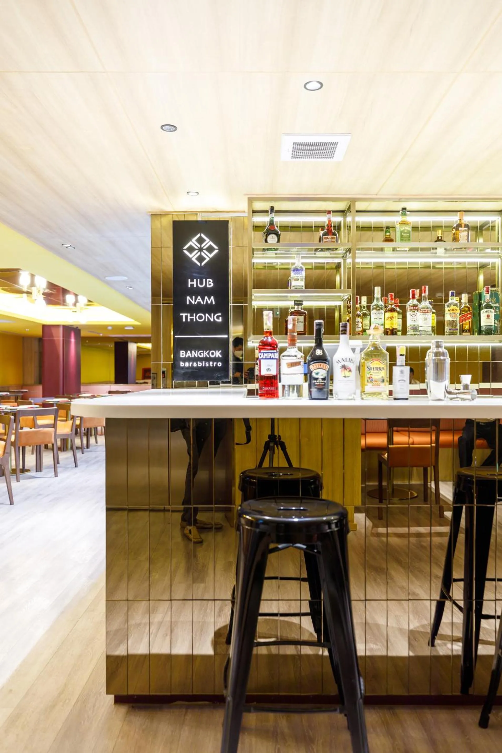 Lounge or bar in Benjarong Hotel Bangkok Ratchada