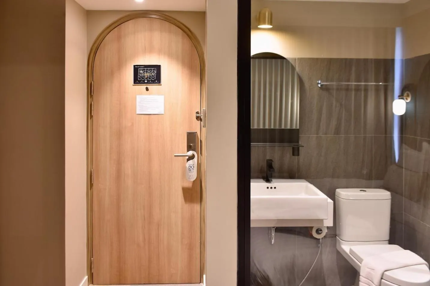 Shower in Benjarong Hotel Bangkok Ratchada