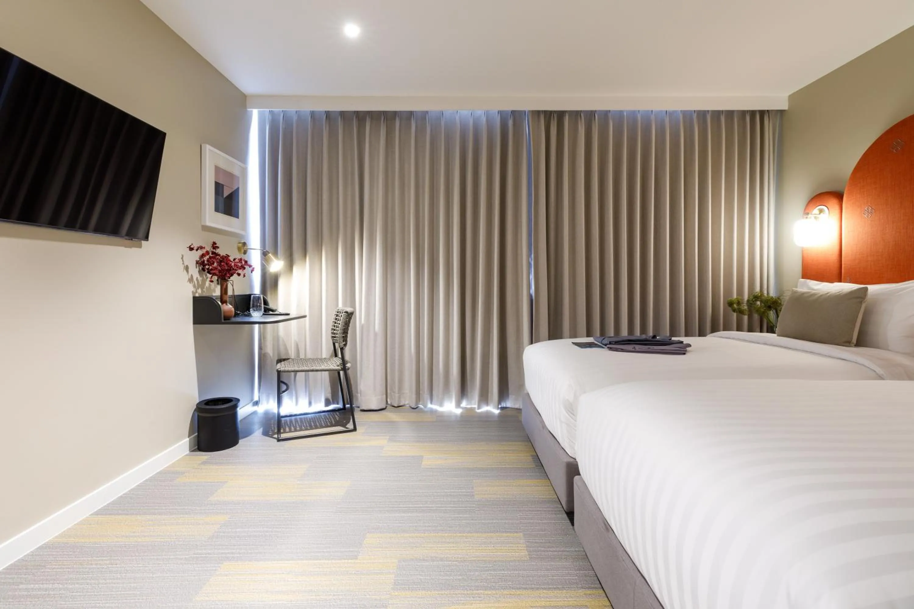 Bed in Benjarong Hotel Bangkok Ratchada