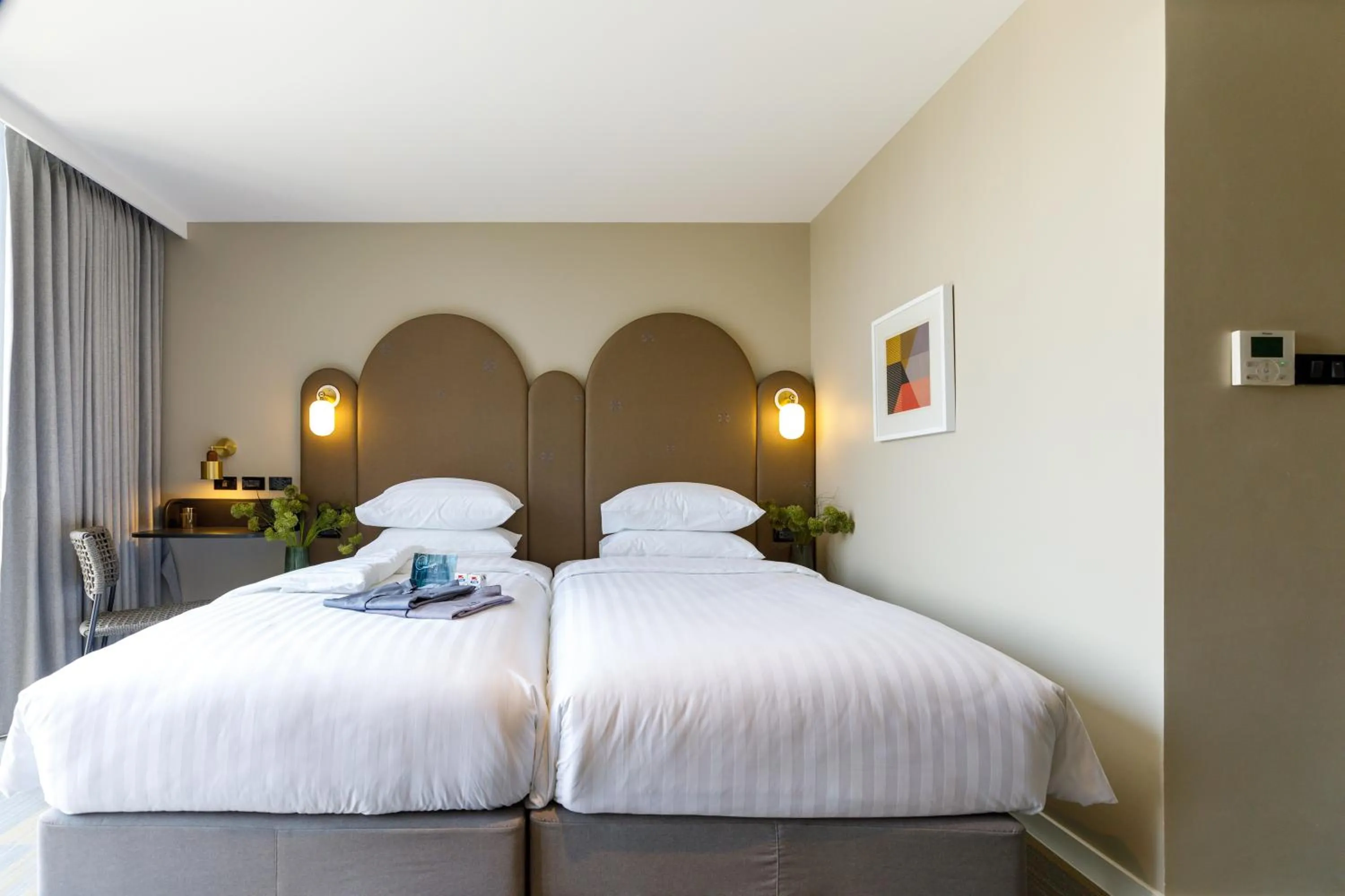 Bedroom, Bed in Benjarong Hotel Bangkok Ratchada