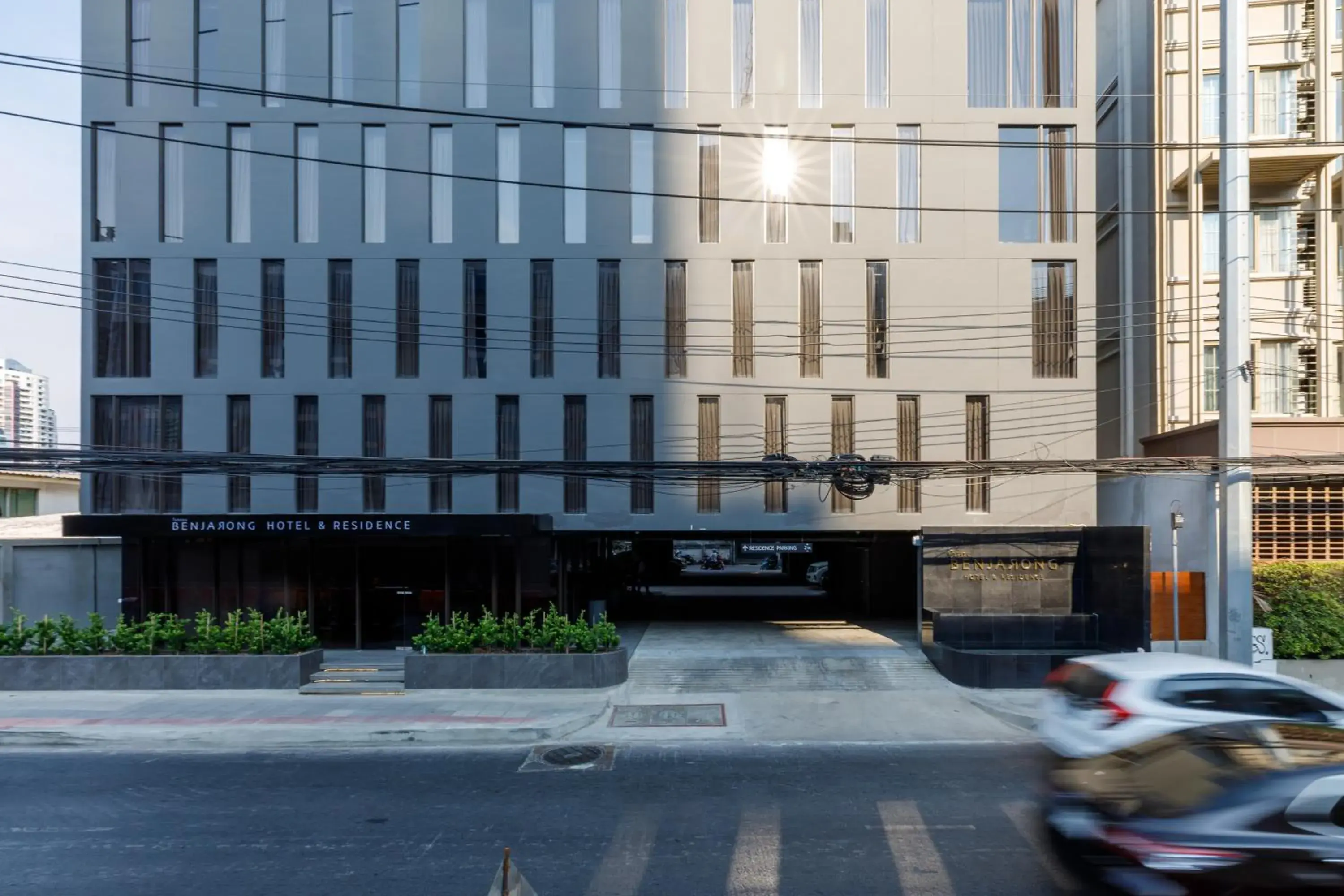 Property building in Benjarong Hotel Bangkok Property building in Benjarong Hotel Bangkok