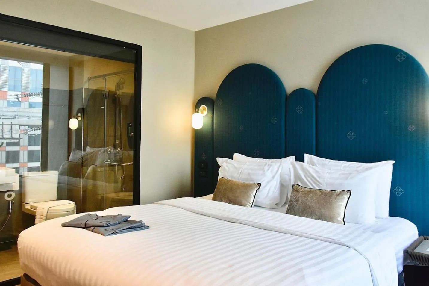 Bed in Benjarong Hotel Bangkok Ratchada