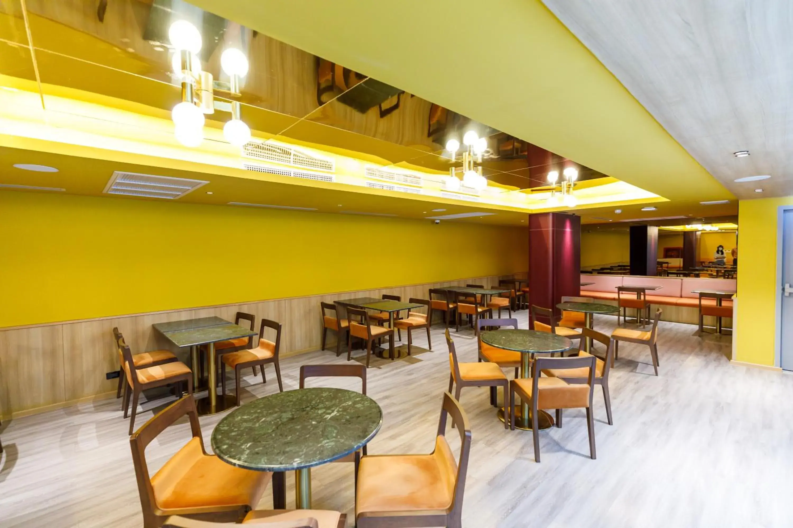 Restaurant/places to eat in Benjarong Hotel Bangkok Restaurant/places to eat in Benjarong Hotel Bangkok